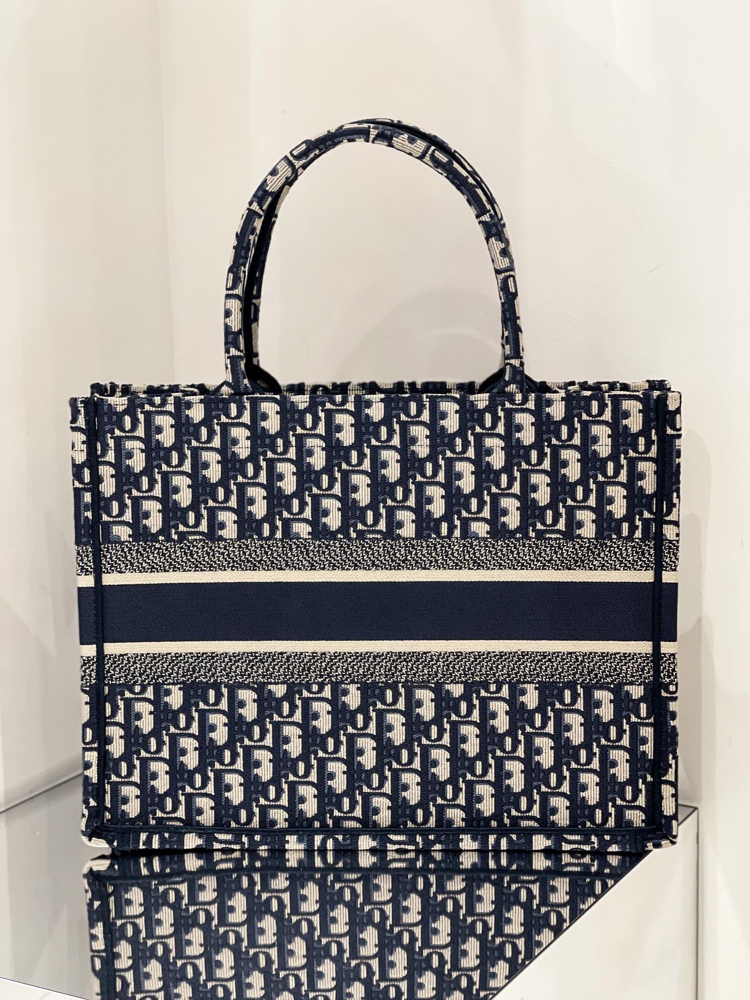 CD MEDIUM BOOK TOTE BAG