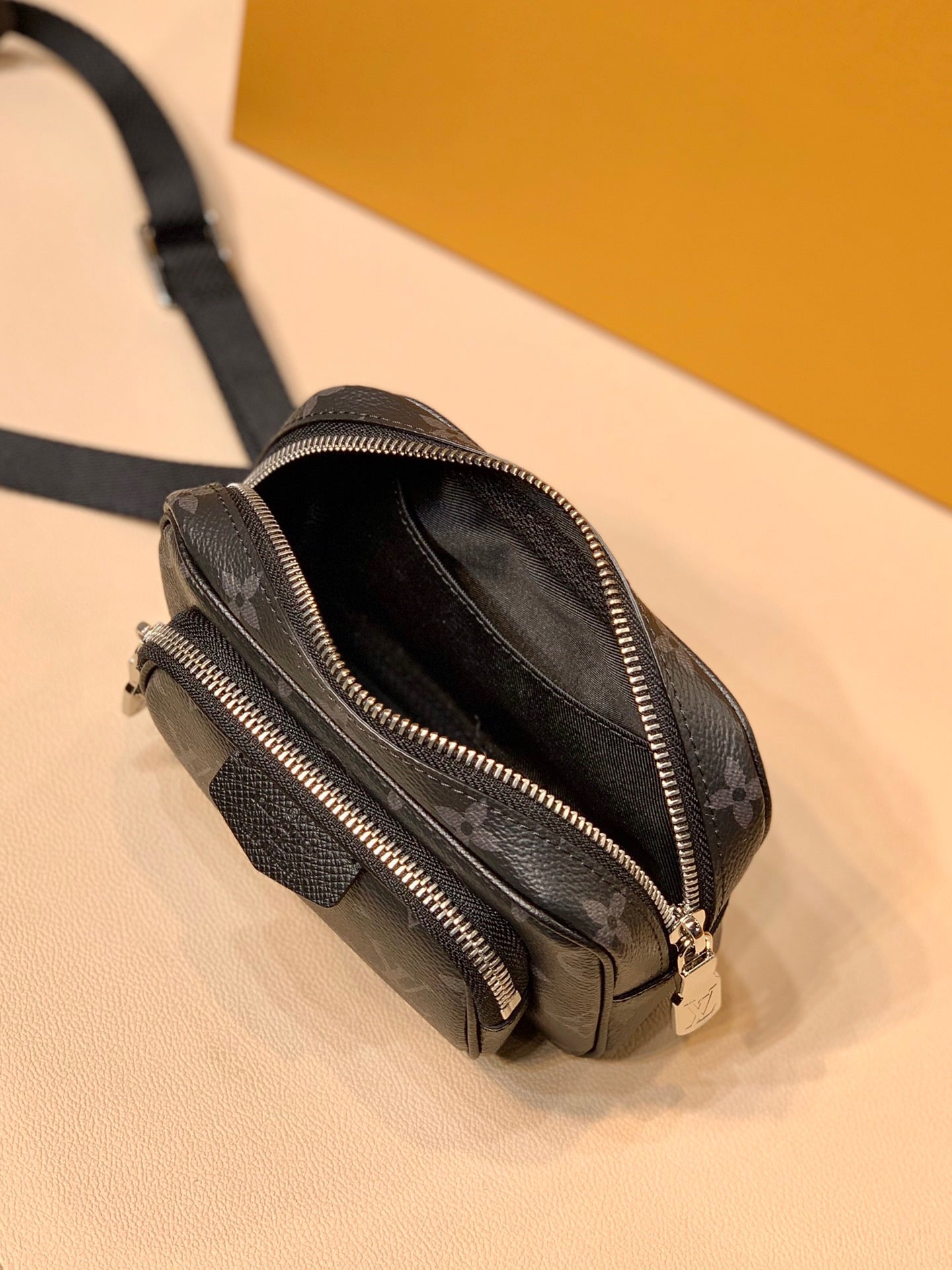 LOU OUTDOOR POUCH