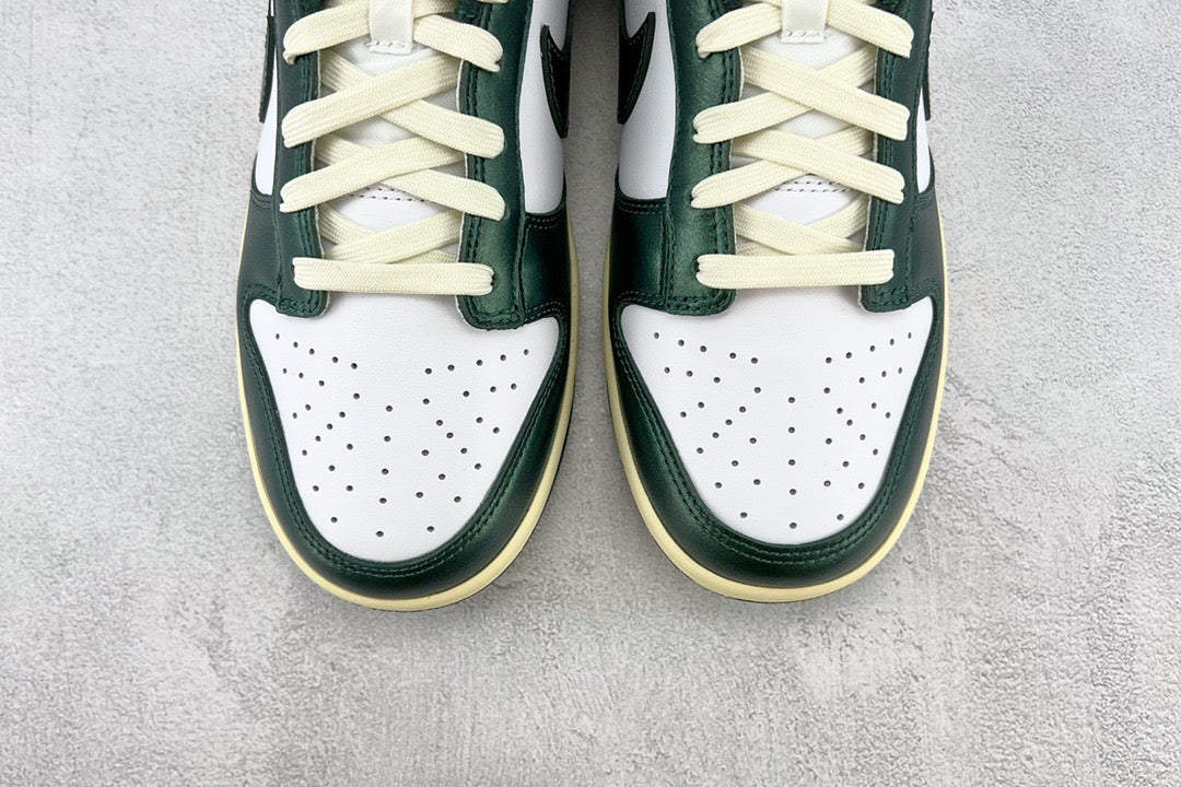 DUNK LOW VINTAGE GREEN