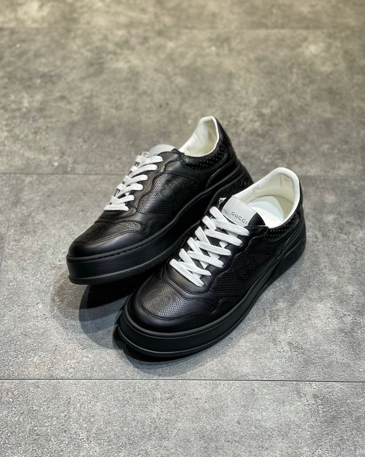 GG EMBOSSED SNEAKER