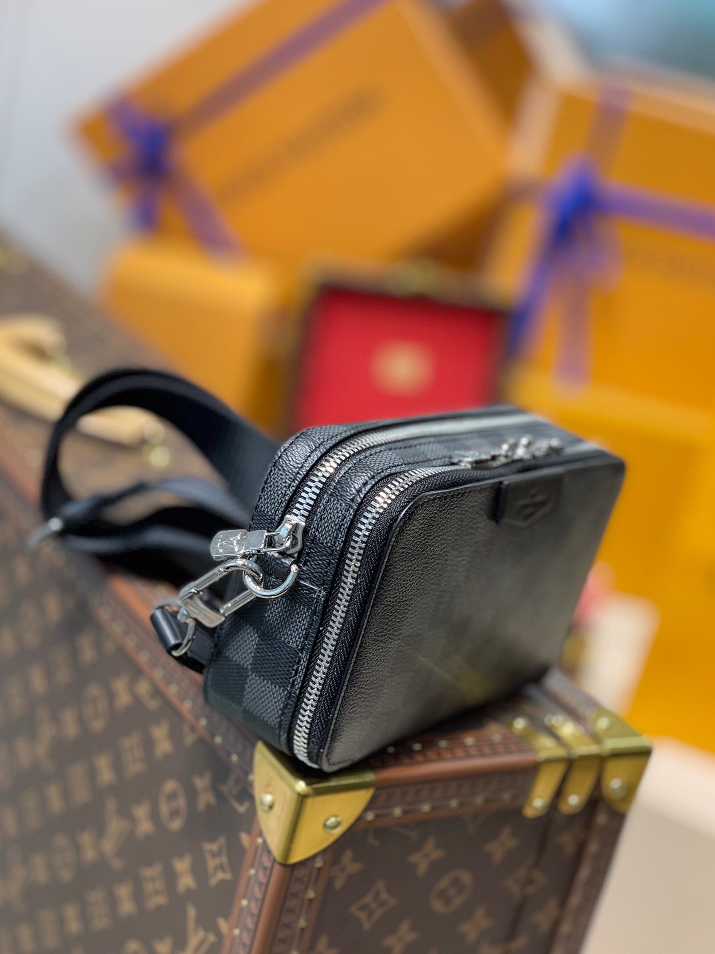 LOU ALPHA WEARABLE WALLET