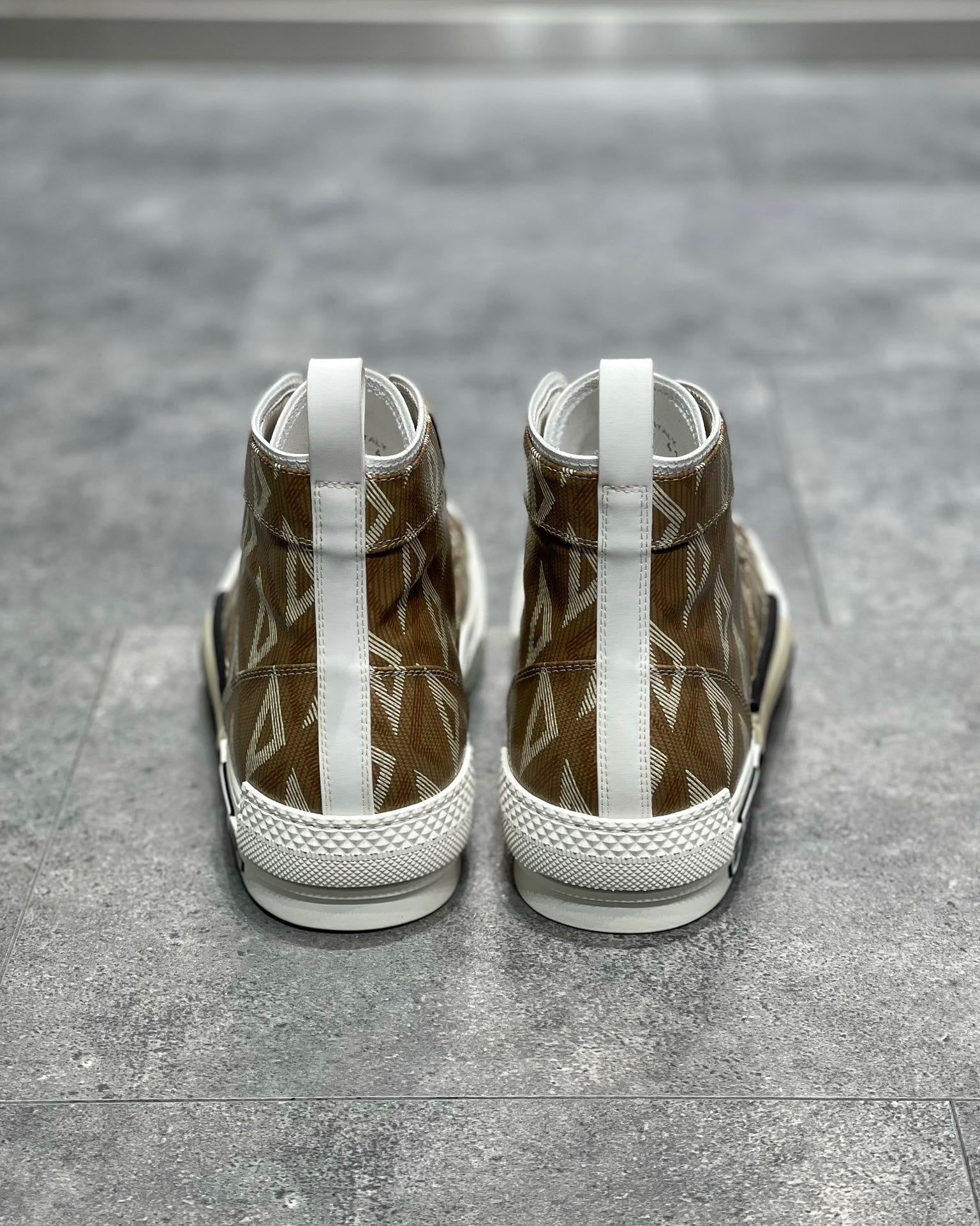 CD B23 SNEAKERS