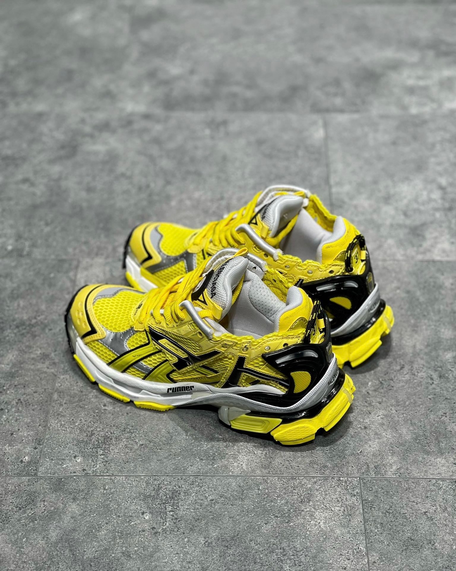 BAL RUNNER TRAINERS