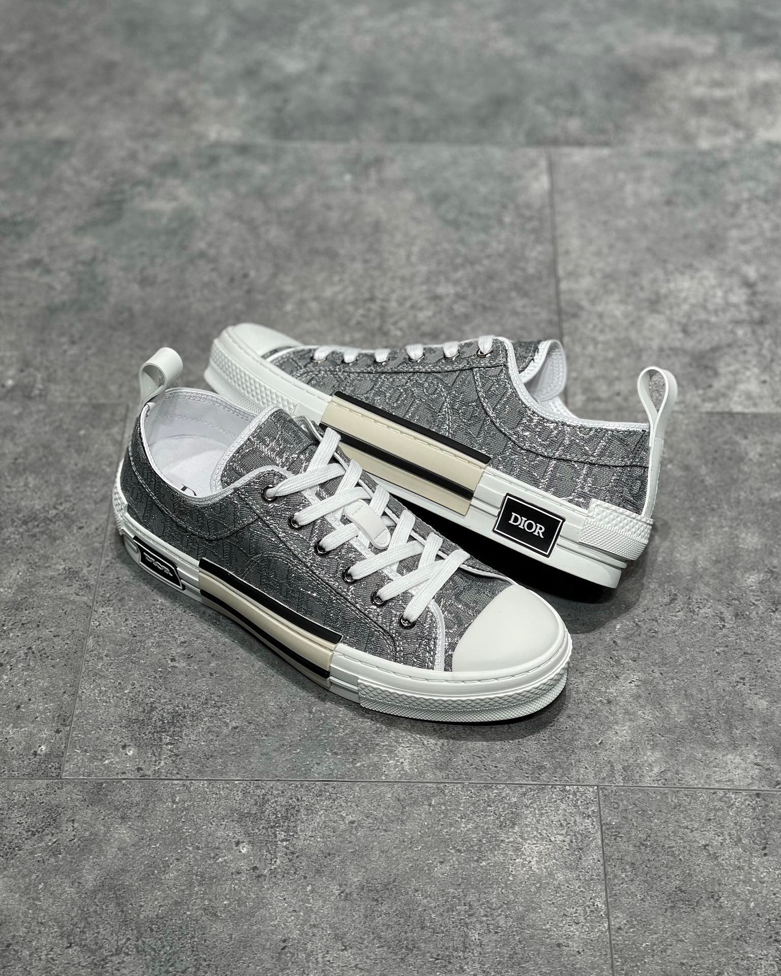 CD B23 SNEAKERS