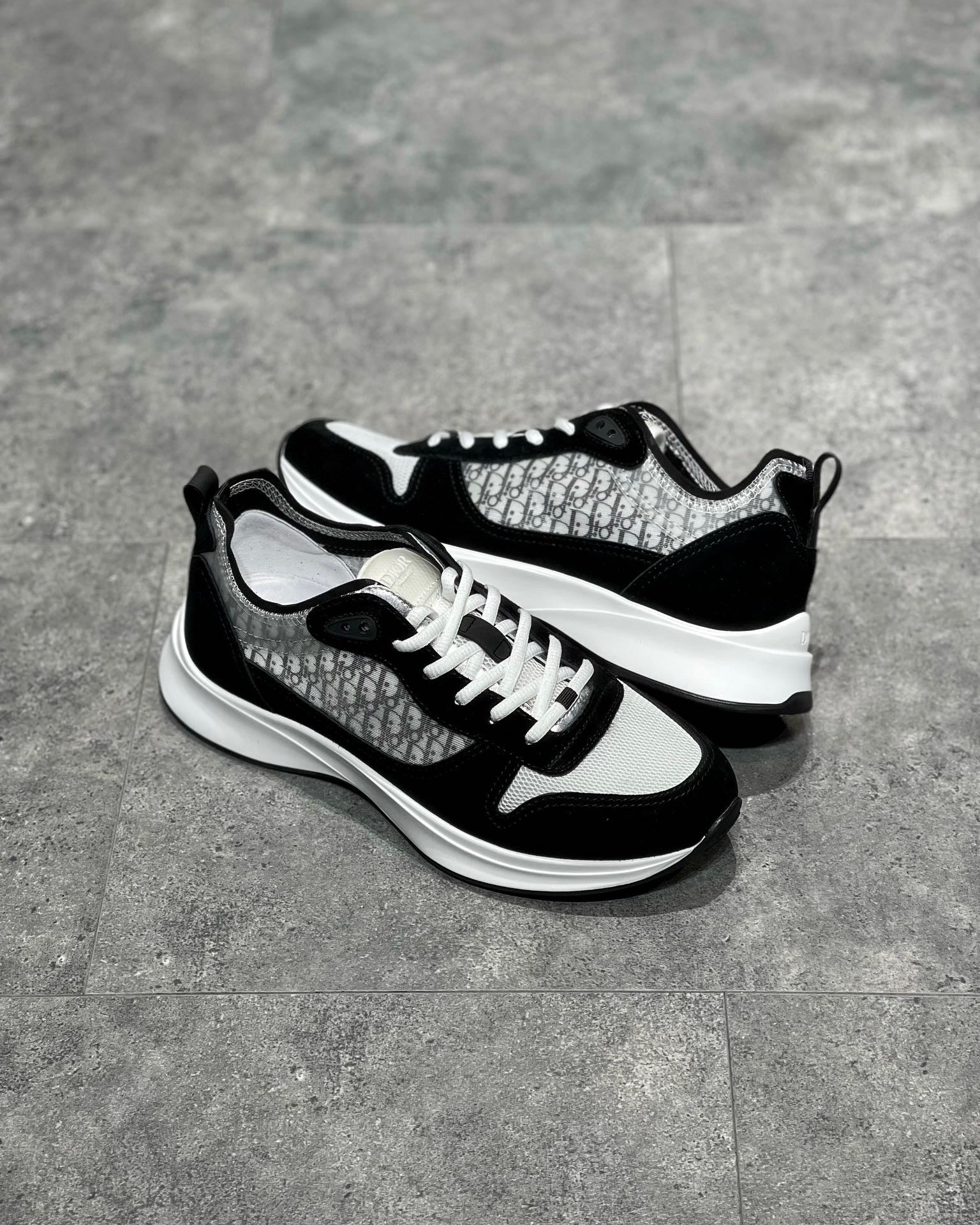 CD B25 SNEAKERS