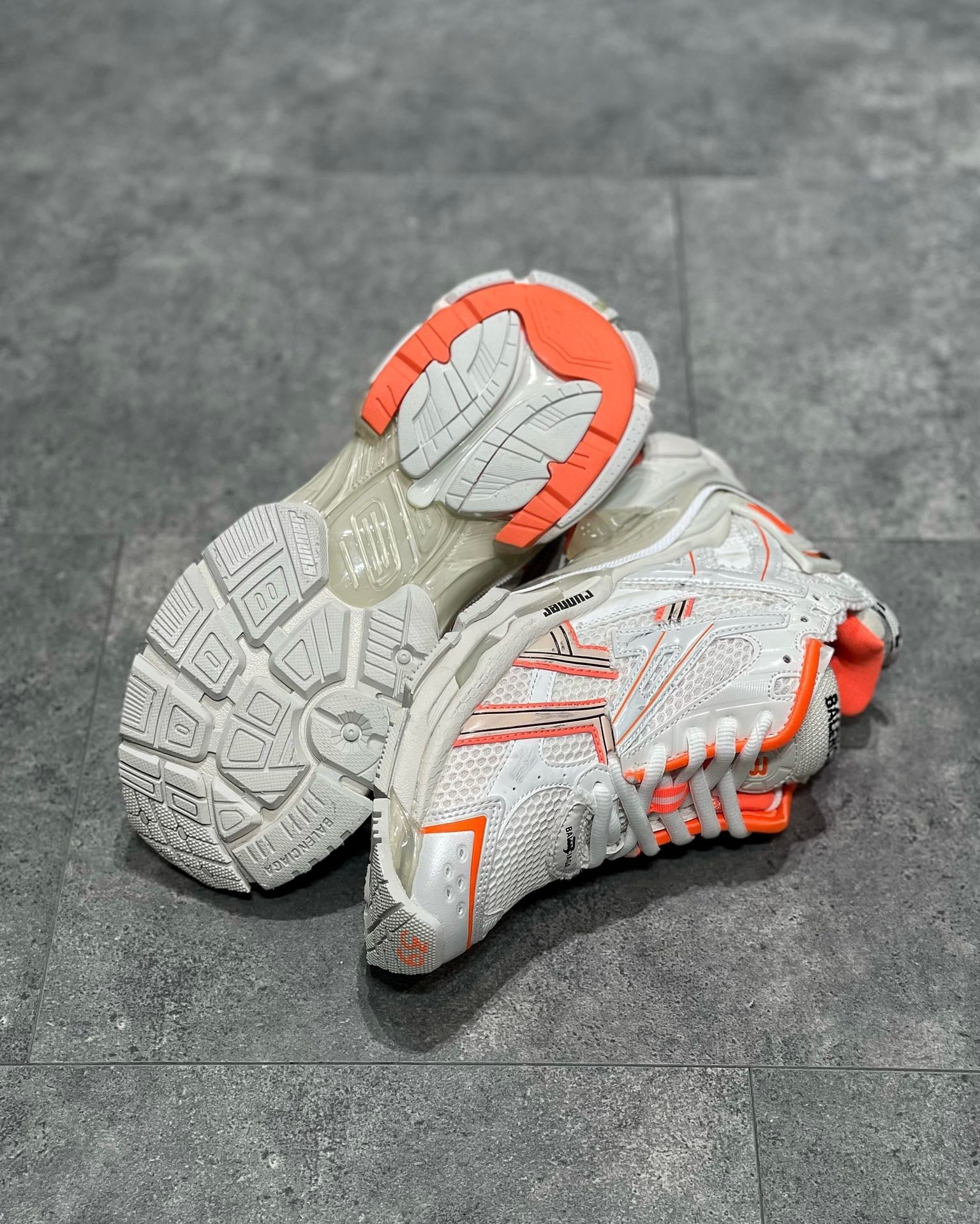 BAL RUNNER TRAINERS