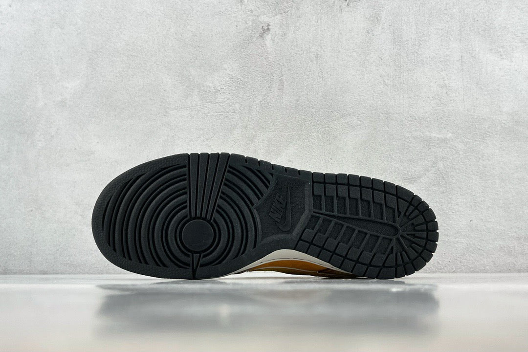 DUNK LOW x OTOMO KATUSHIRO