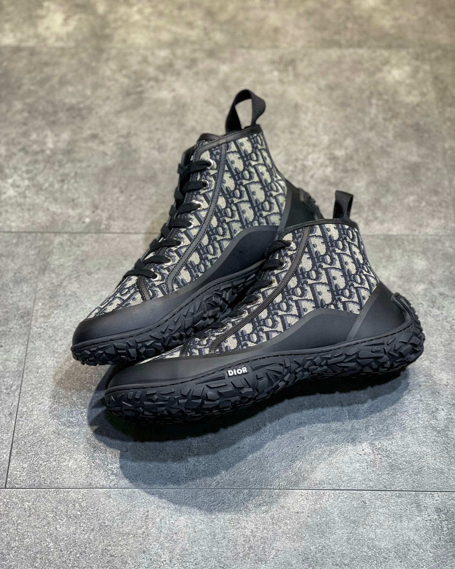 CD B28 SNEAKERS