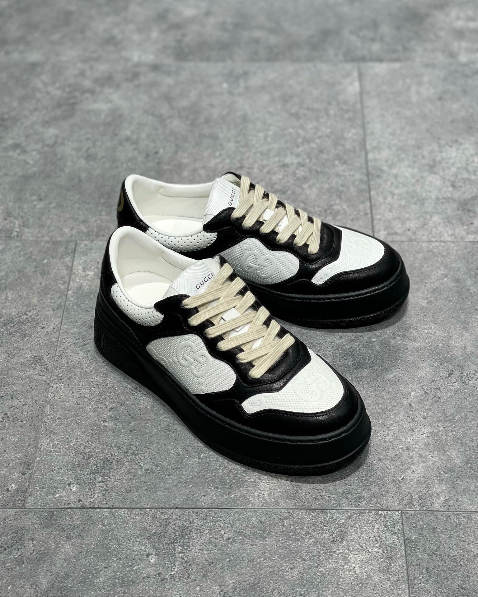 GG EMBOSSED SNEAKER