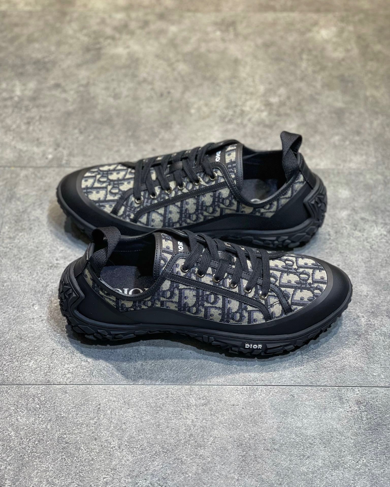 CD B28 SNEAKERS