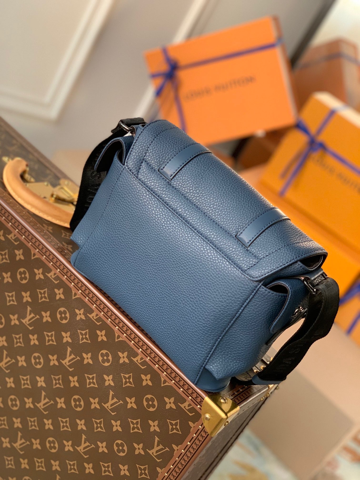 LOU CHRISTOPHER MESSENGER BAG