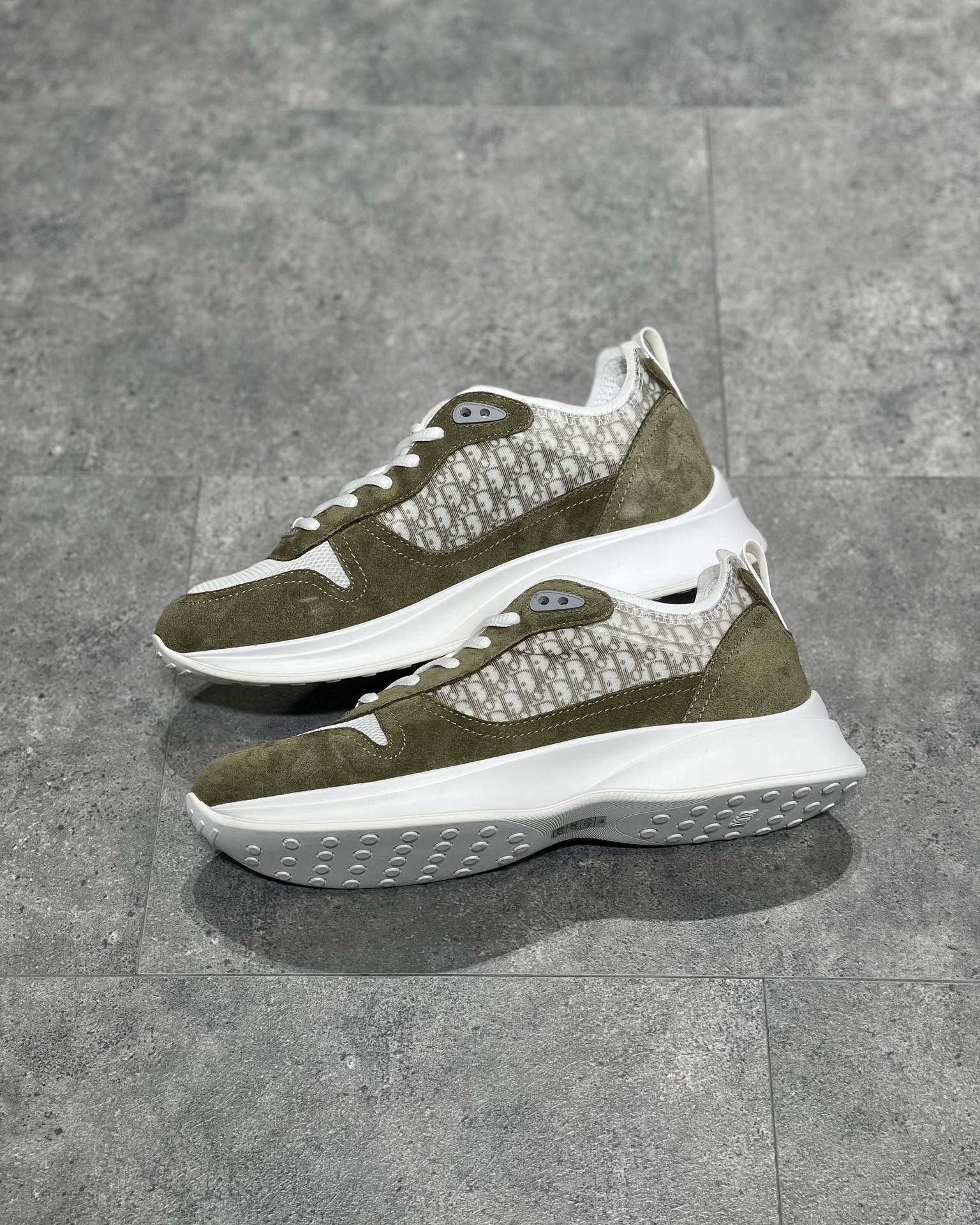 CD B25 SNEAKERS