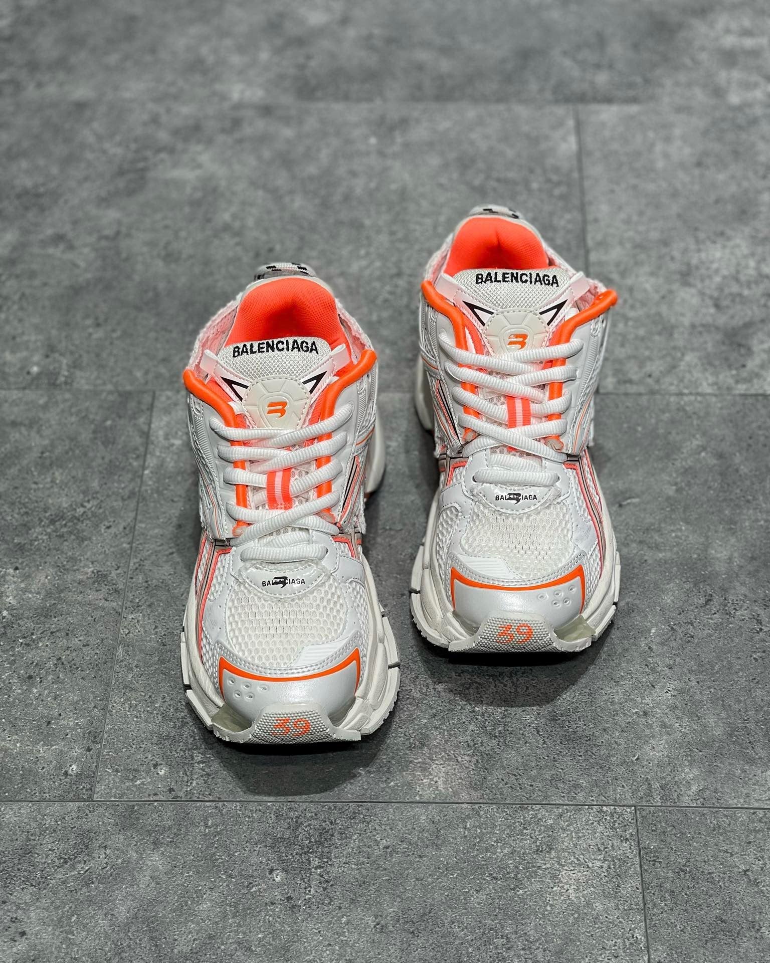 BAL RUNNER TRAINERS