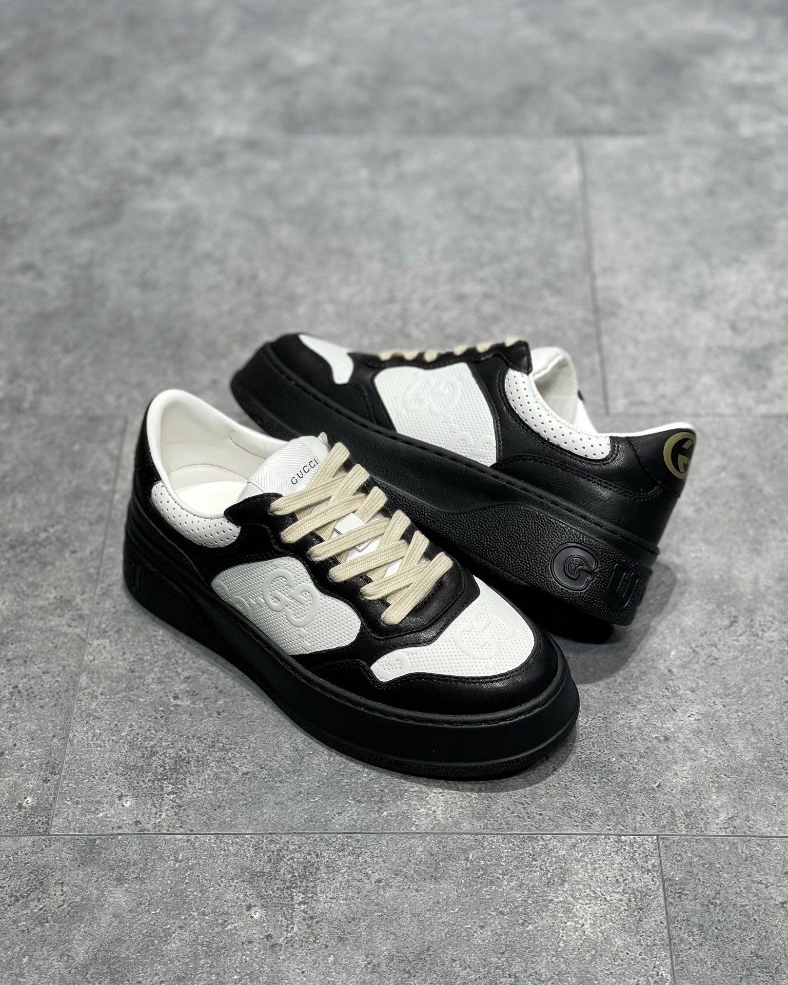 GG EMBOSSED SNEAKER