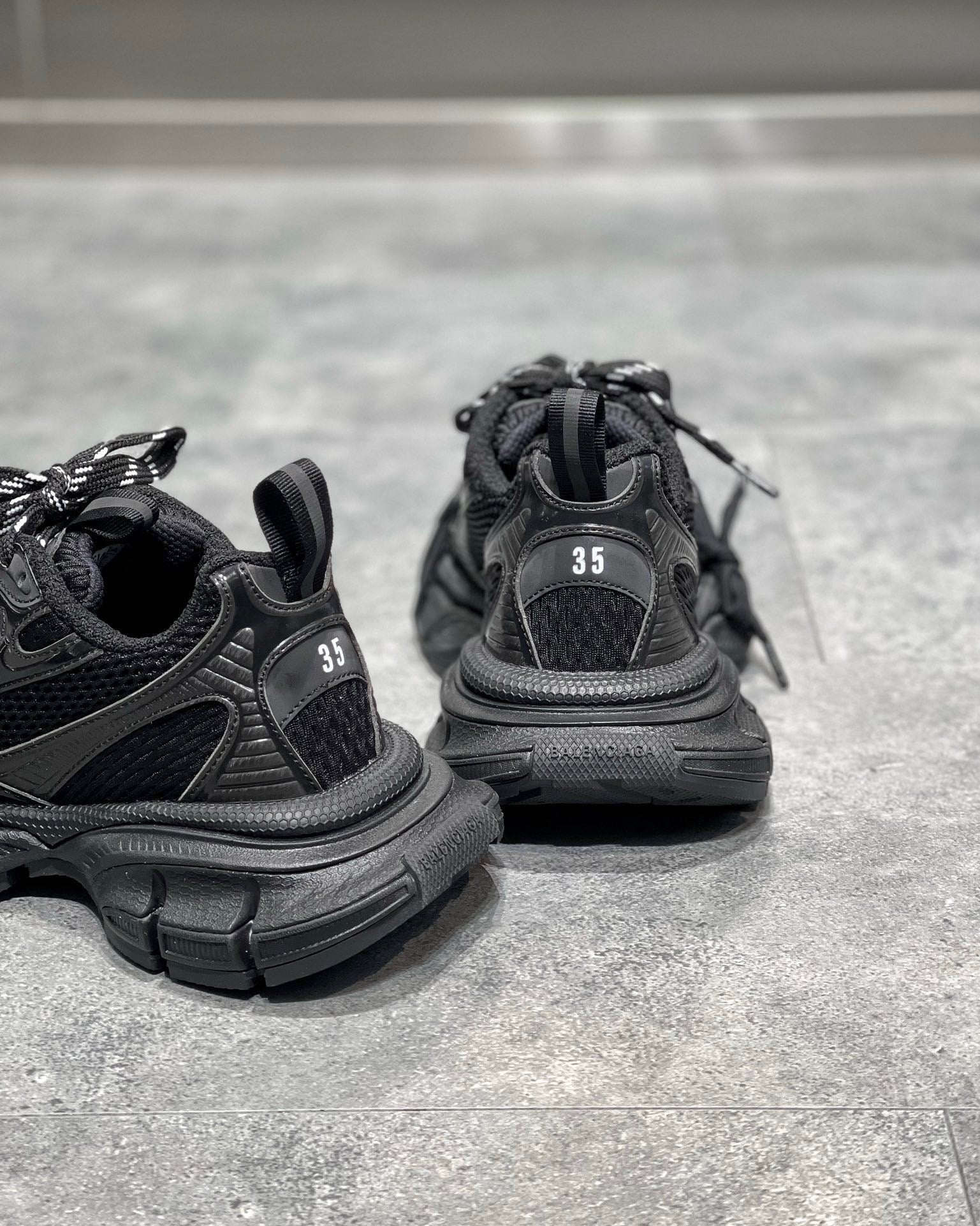 BAL 3XL TRAINERS