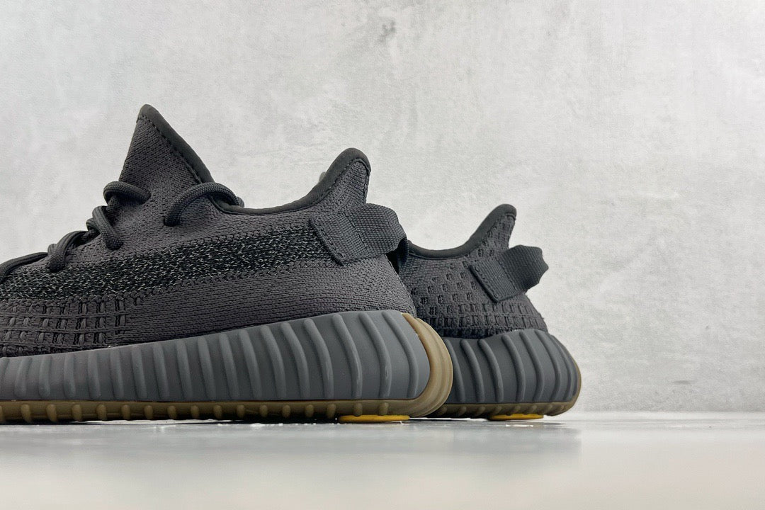 YEEZY BOOST 350 V2