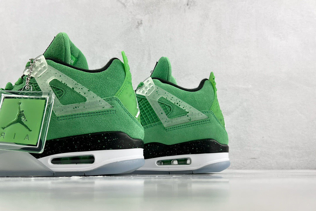 NIKE JORDAN 4