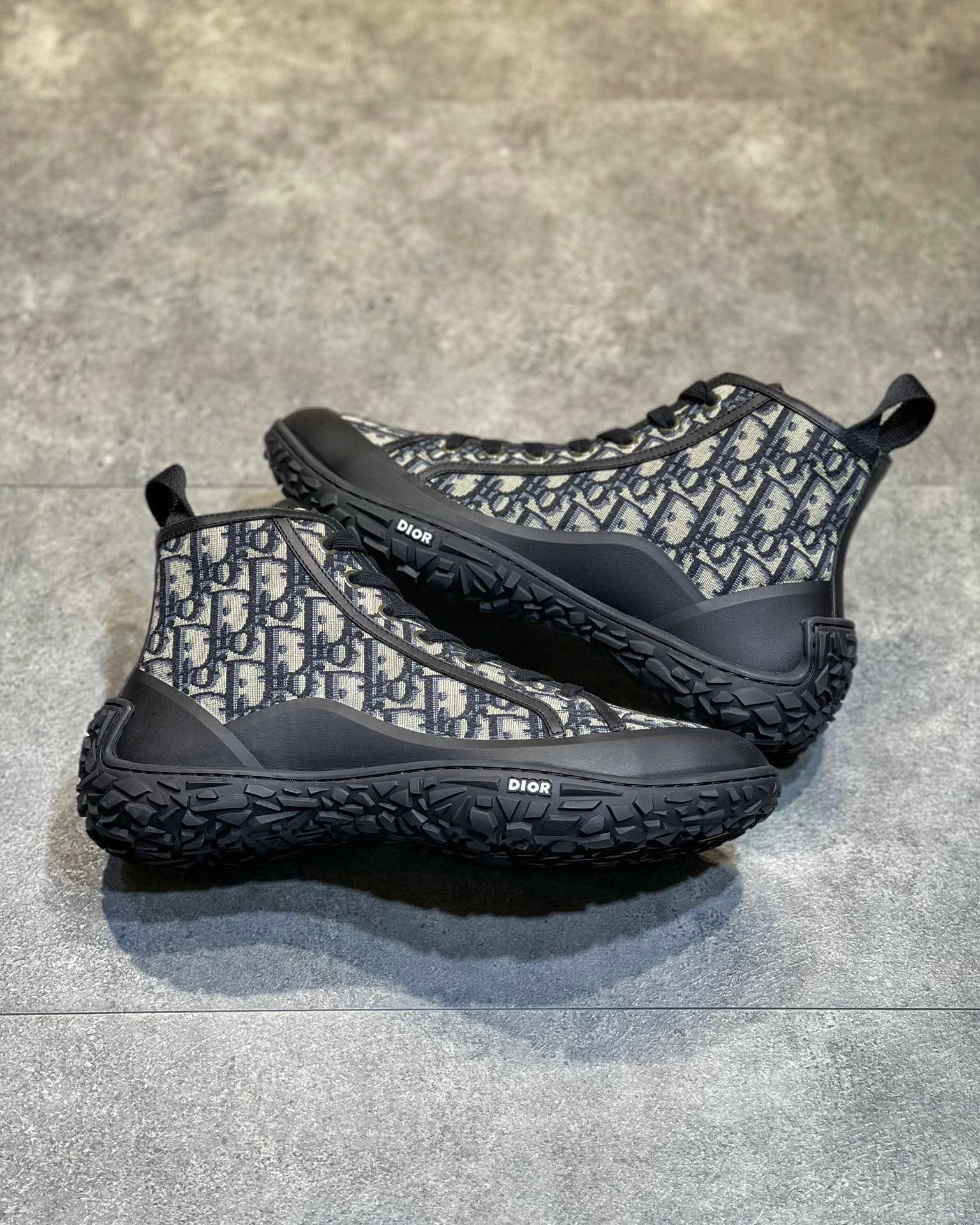 CD B28 SNEAKERS