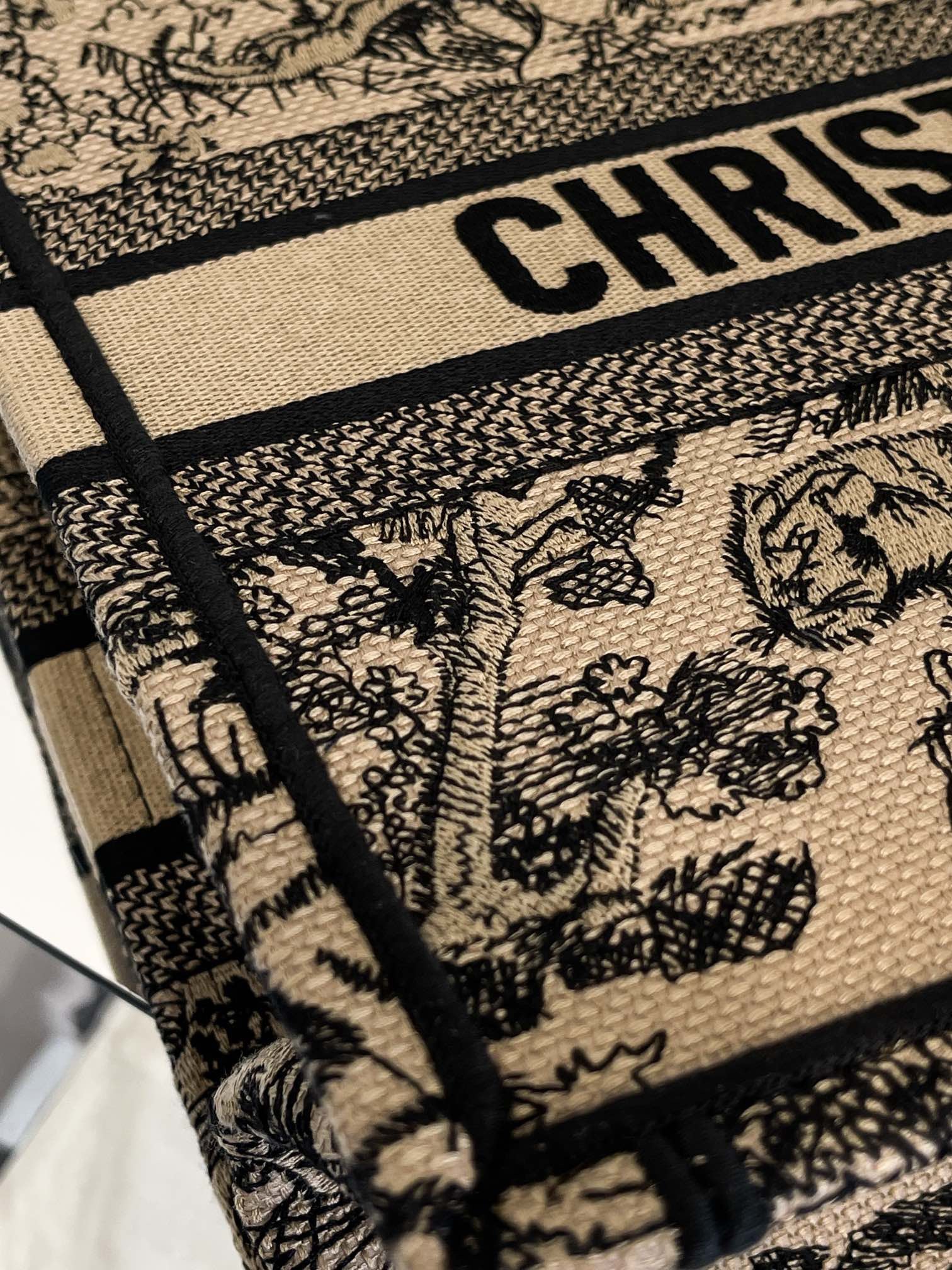 CD MEDIUM BOOK TOTE BAG