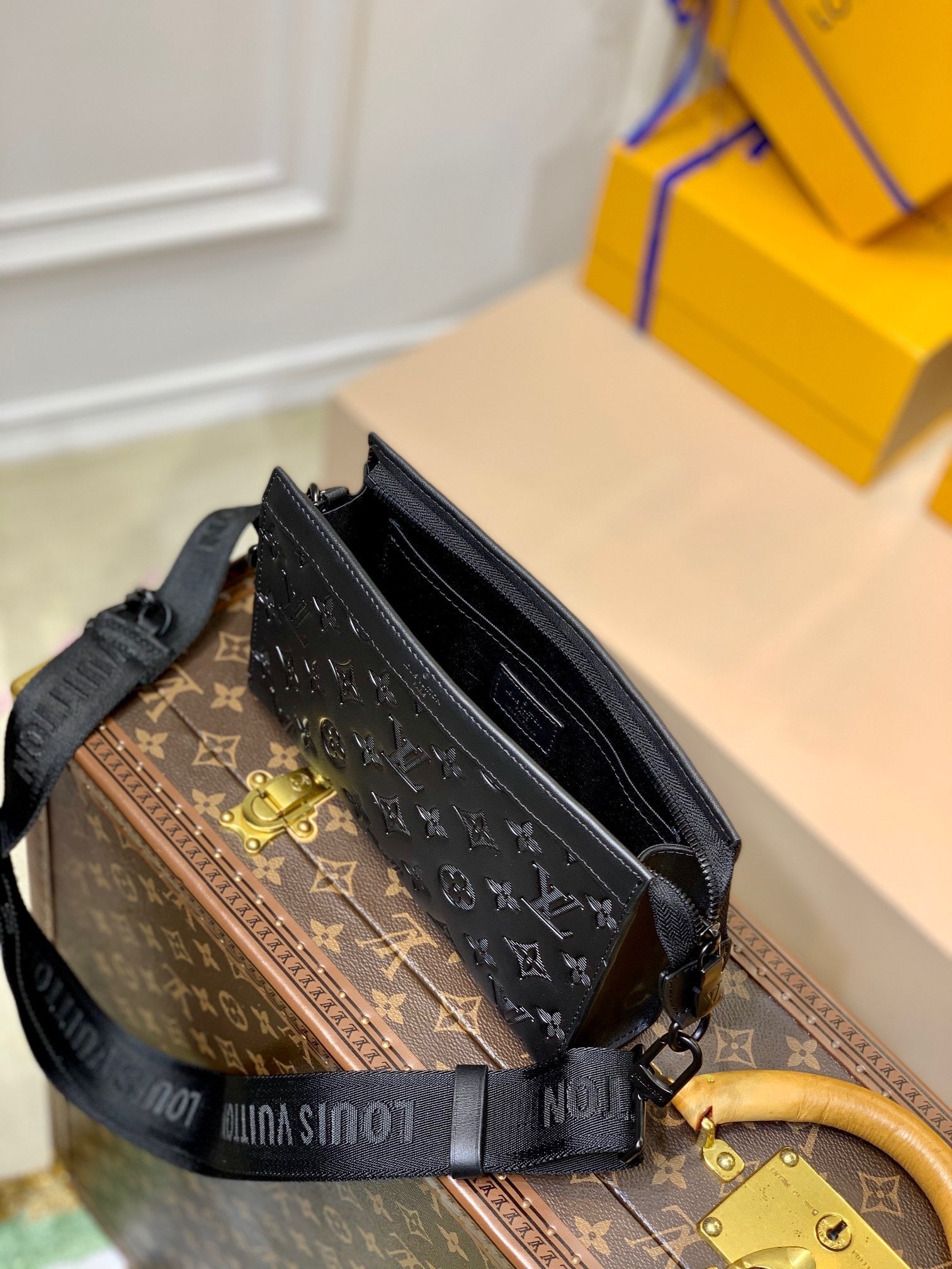 LOU GASTON WEARABLE WALLET