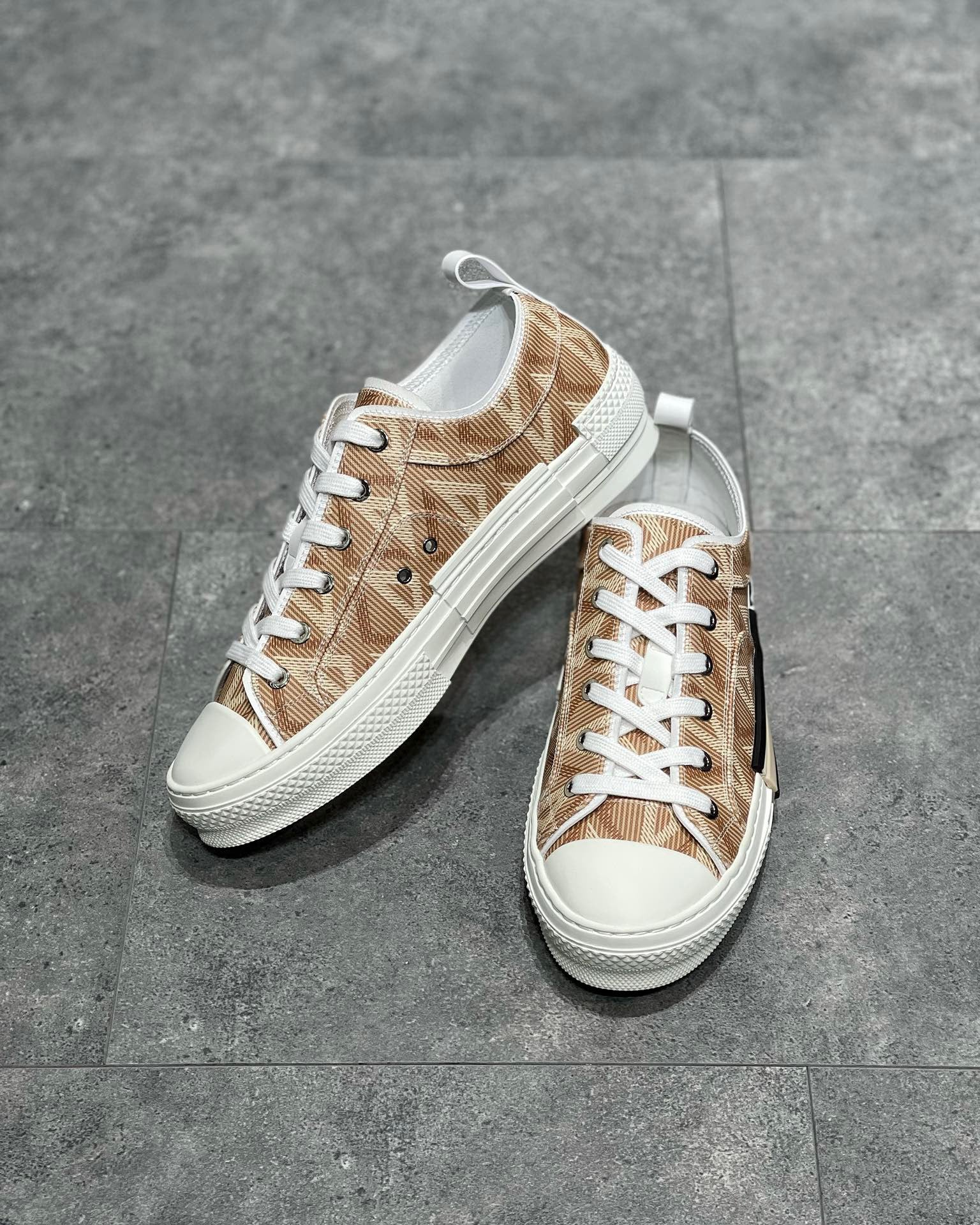 CD B23 SNEAKERS