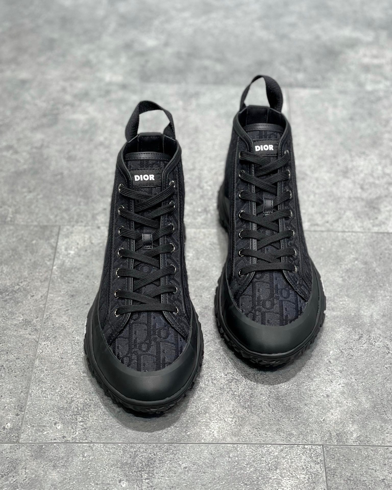 CD B28 SNEAKERS