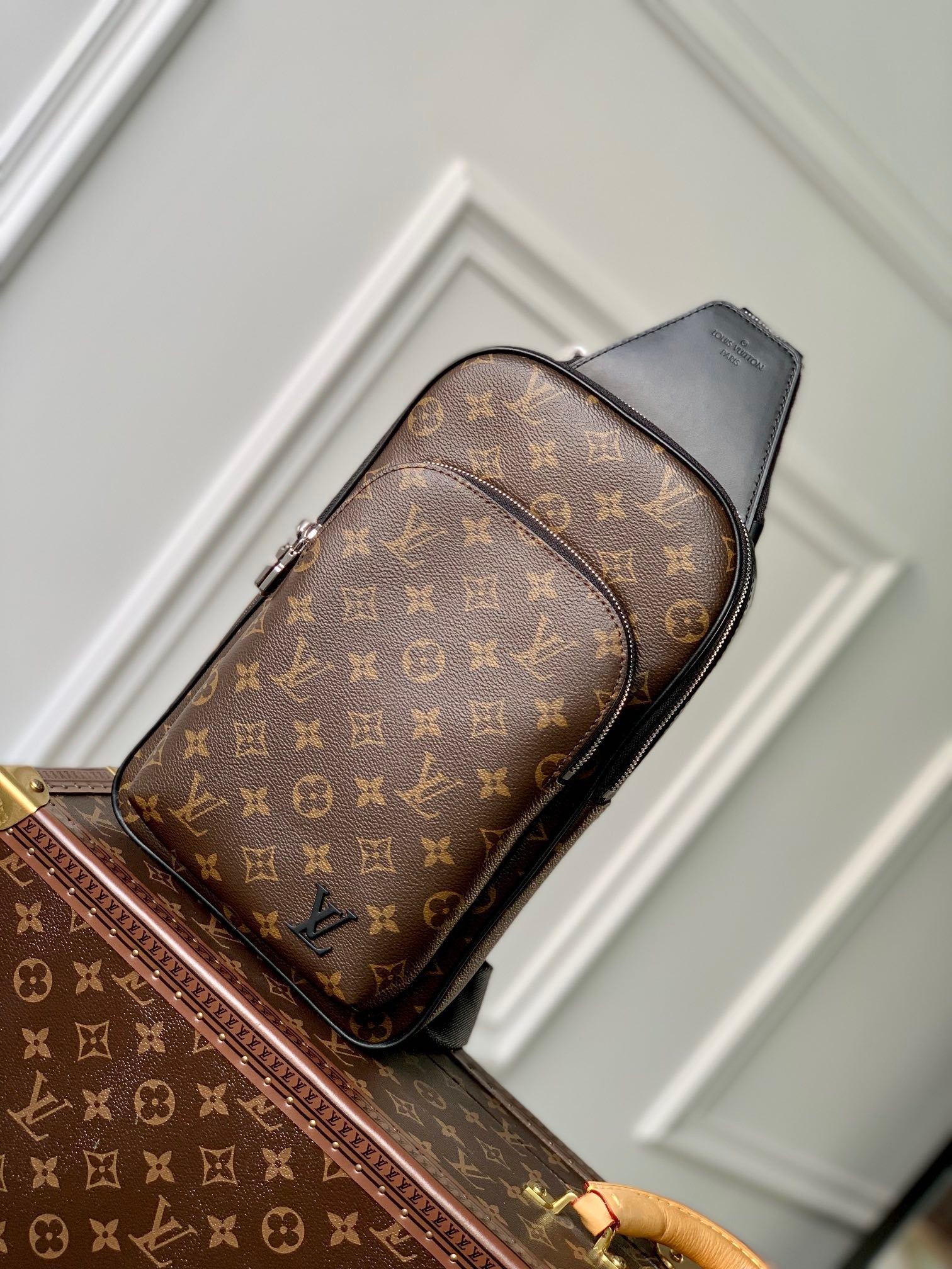 LOU AVENUE SLINGBAG