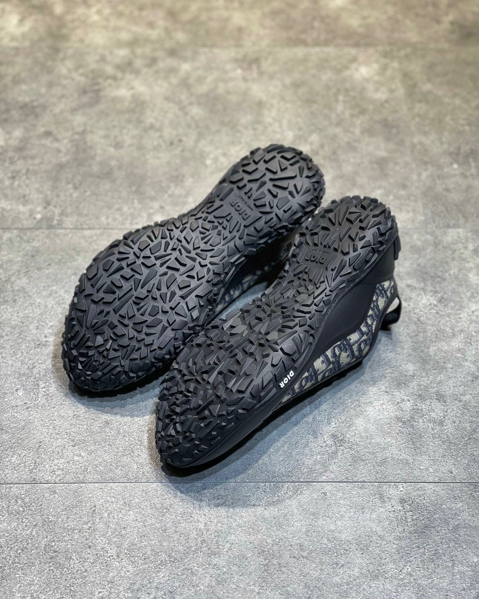 CD B28 SNEAKERS