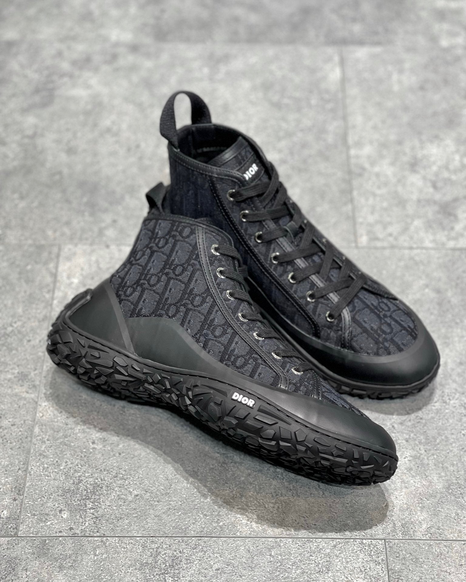 CD B28 SNEAKERS