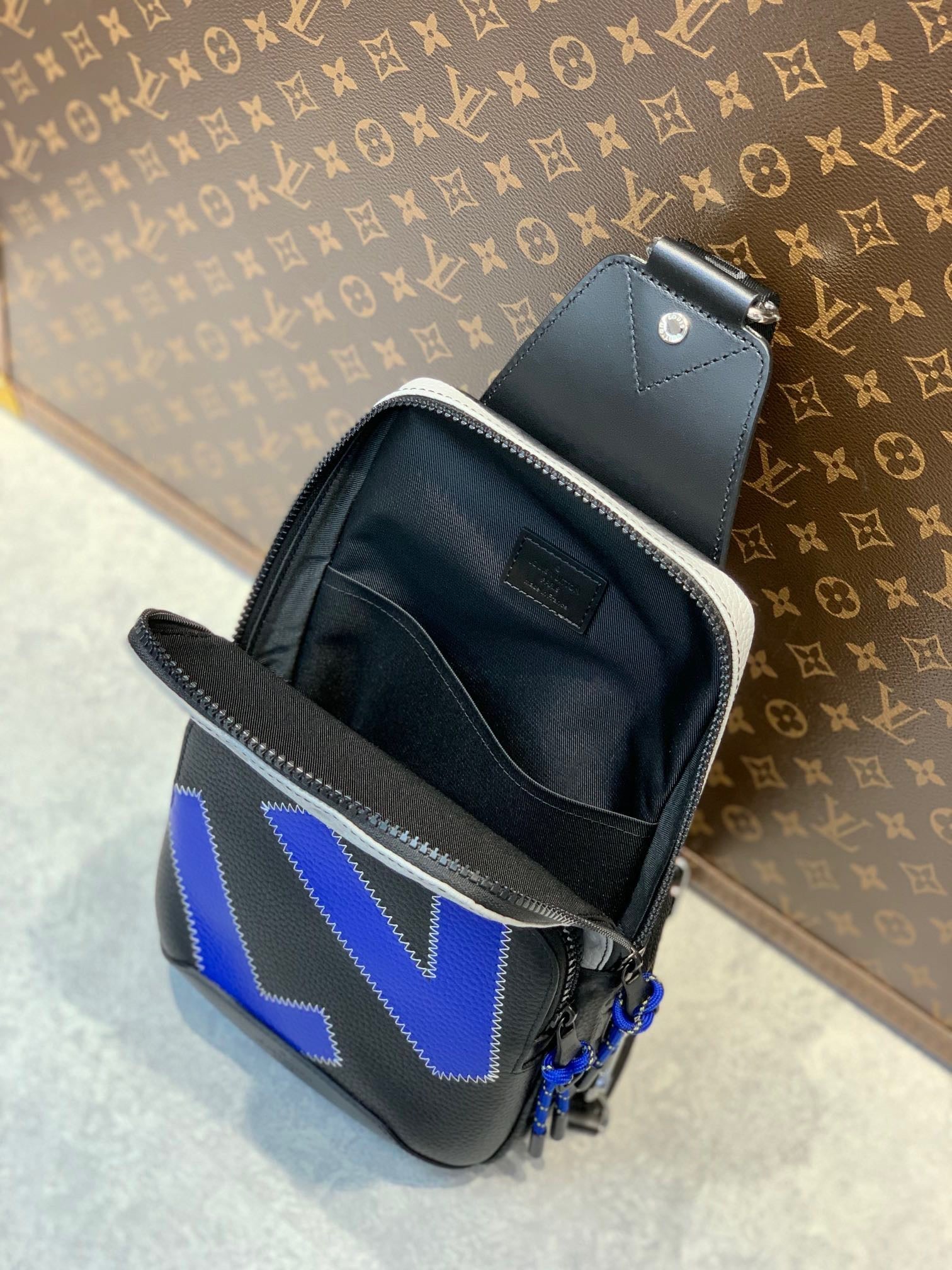 LOU AVENUE SLINGBAG