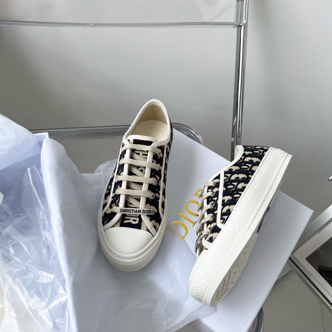 CD WALKN SNEAKER