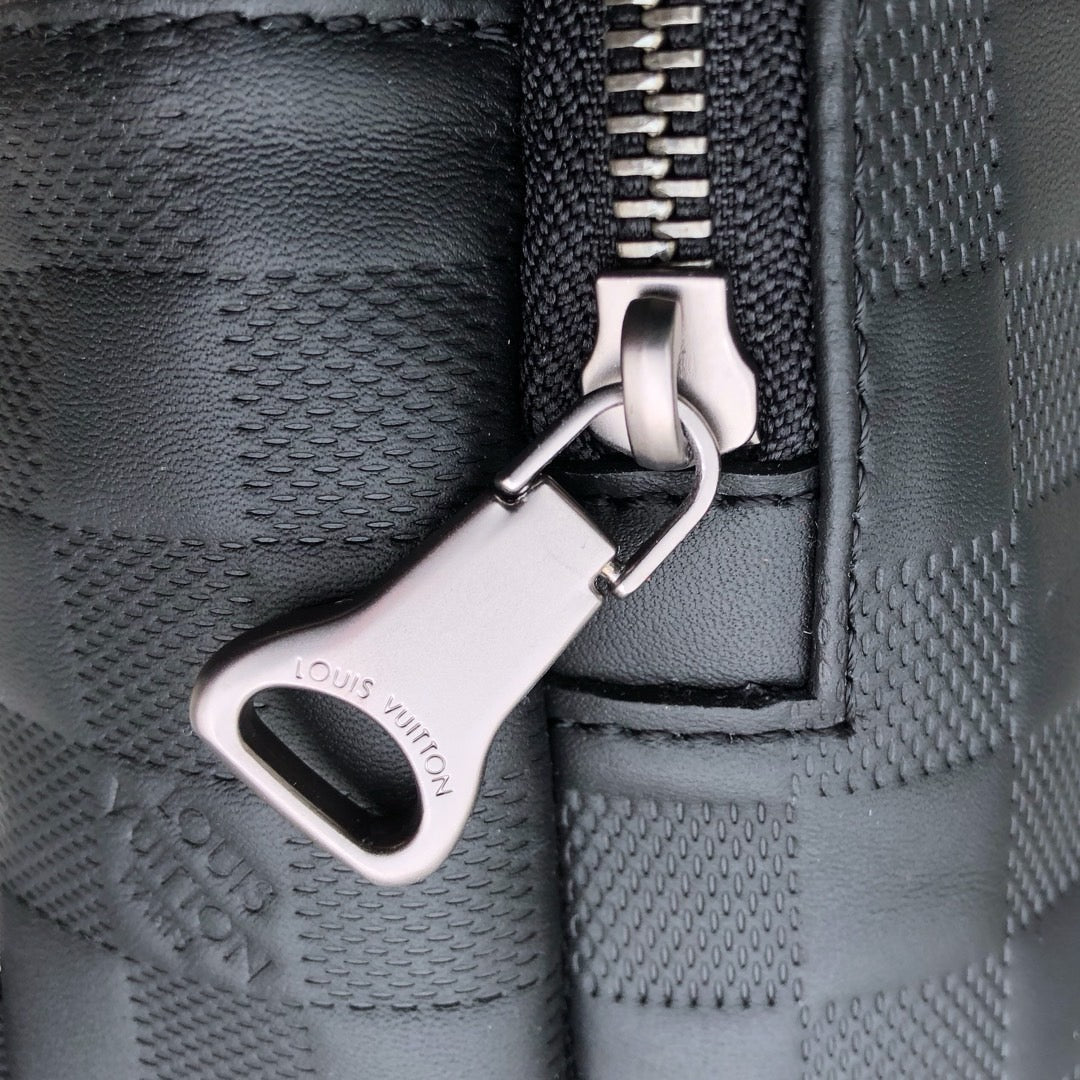 LOU AVENUE SLING BAG