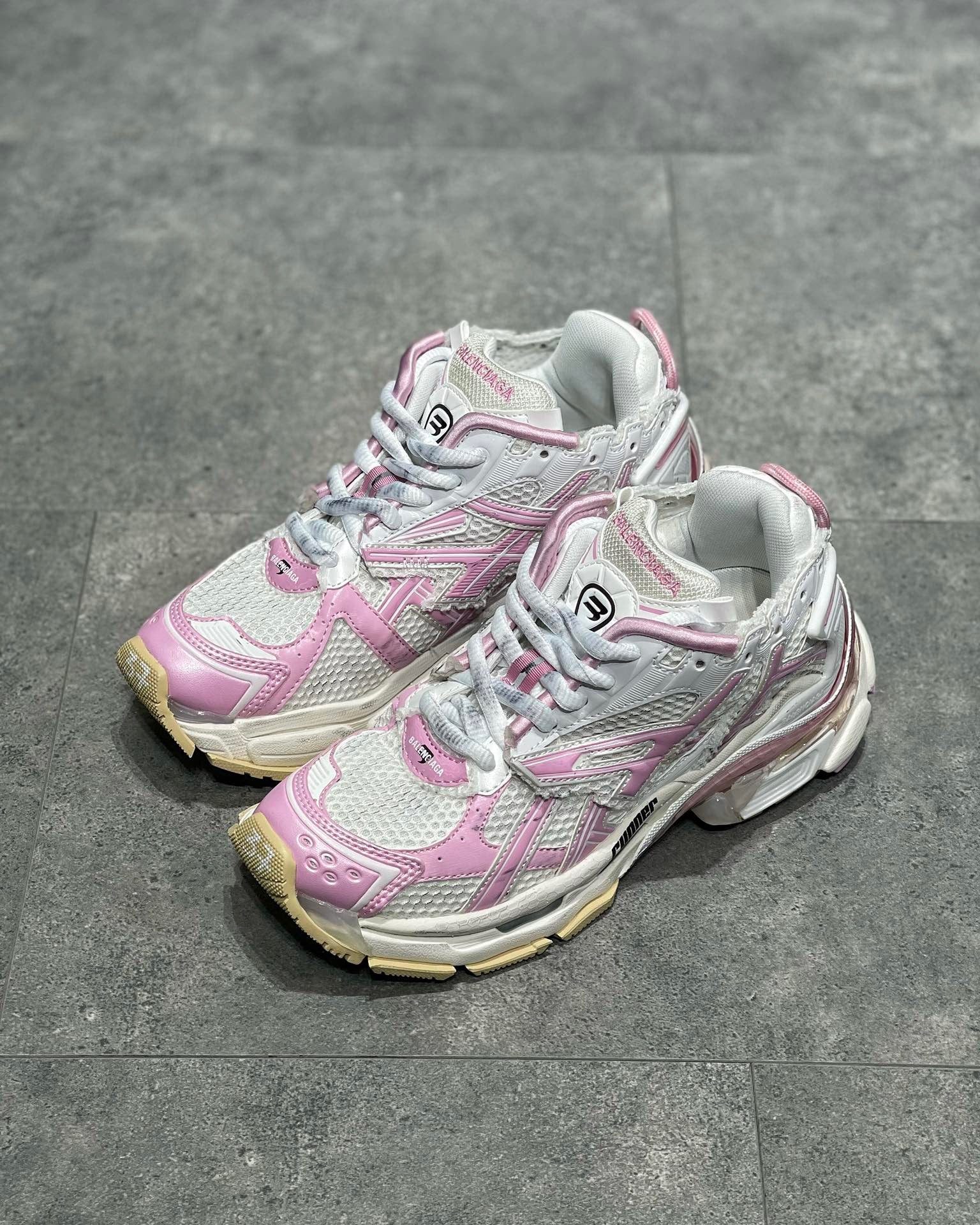 BAL RUNNER TRAINERS