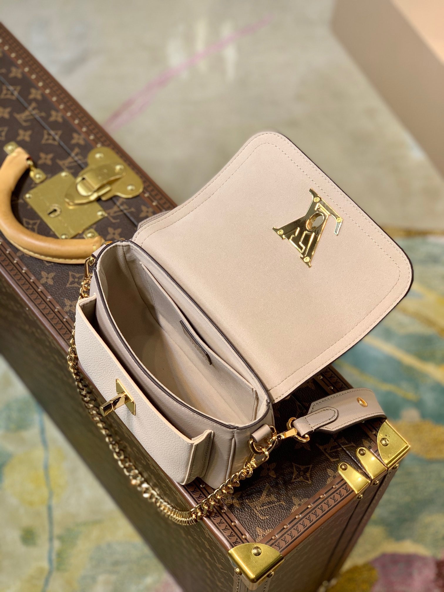 LOU LOCKME TENDER BAG