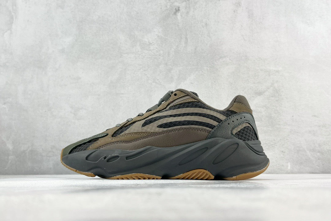 YEEZY BOOST 700 V2