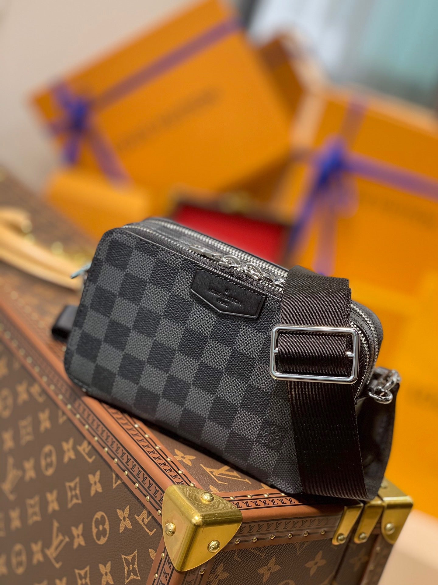 LOU ALPHA WEARABLE WALLET