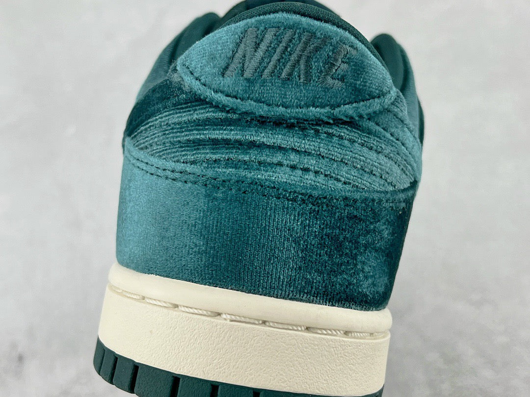 DUNK LOW ATOMIC TEAL