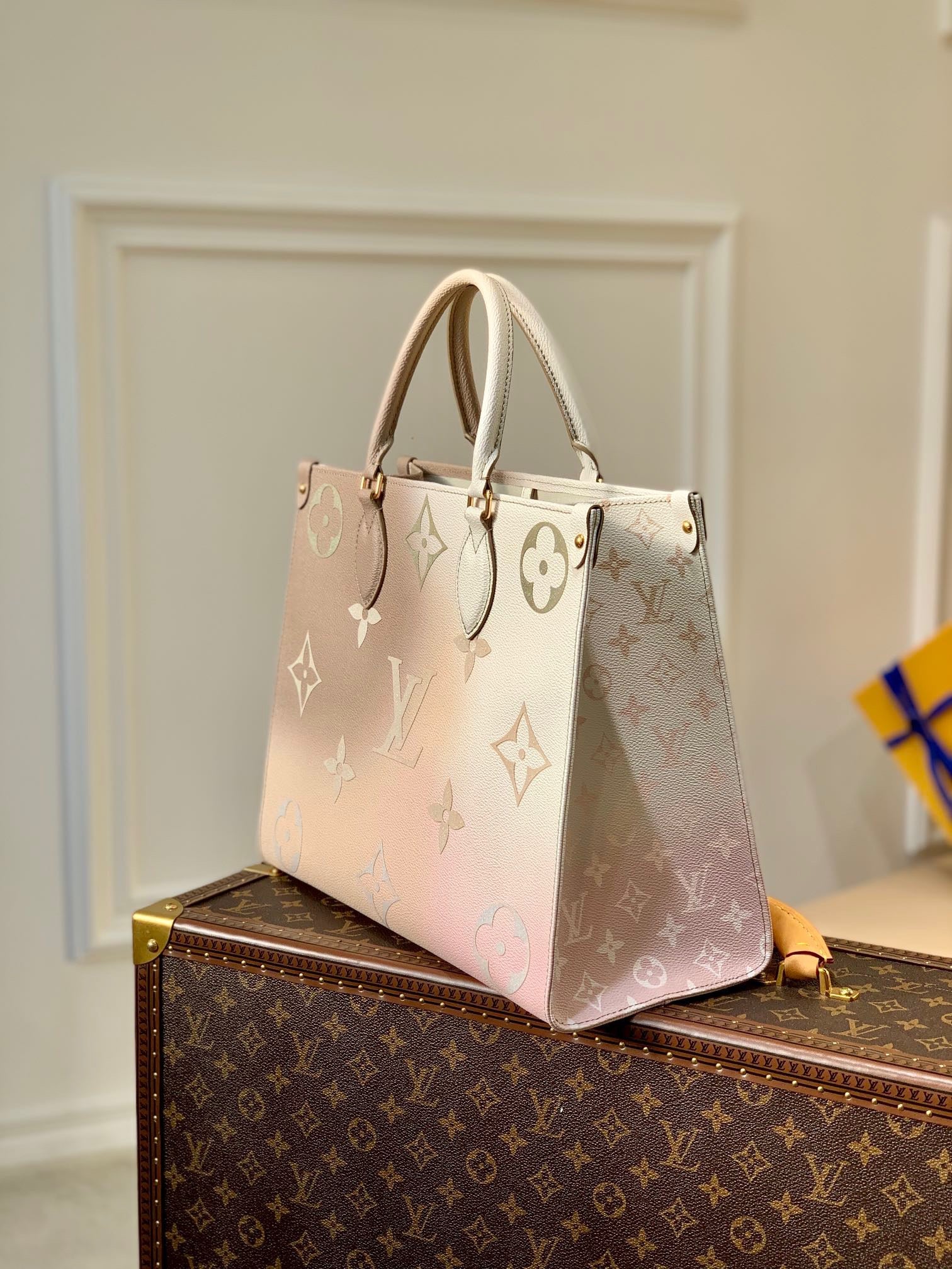 LOU ONTHEGO PM TOTE BAG