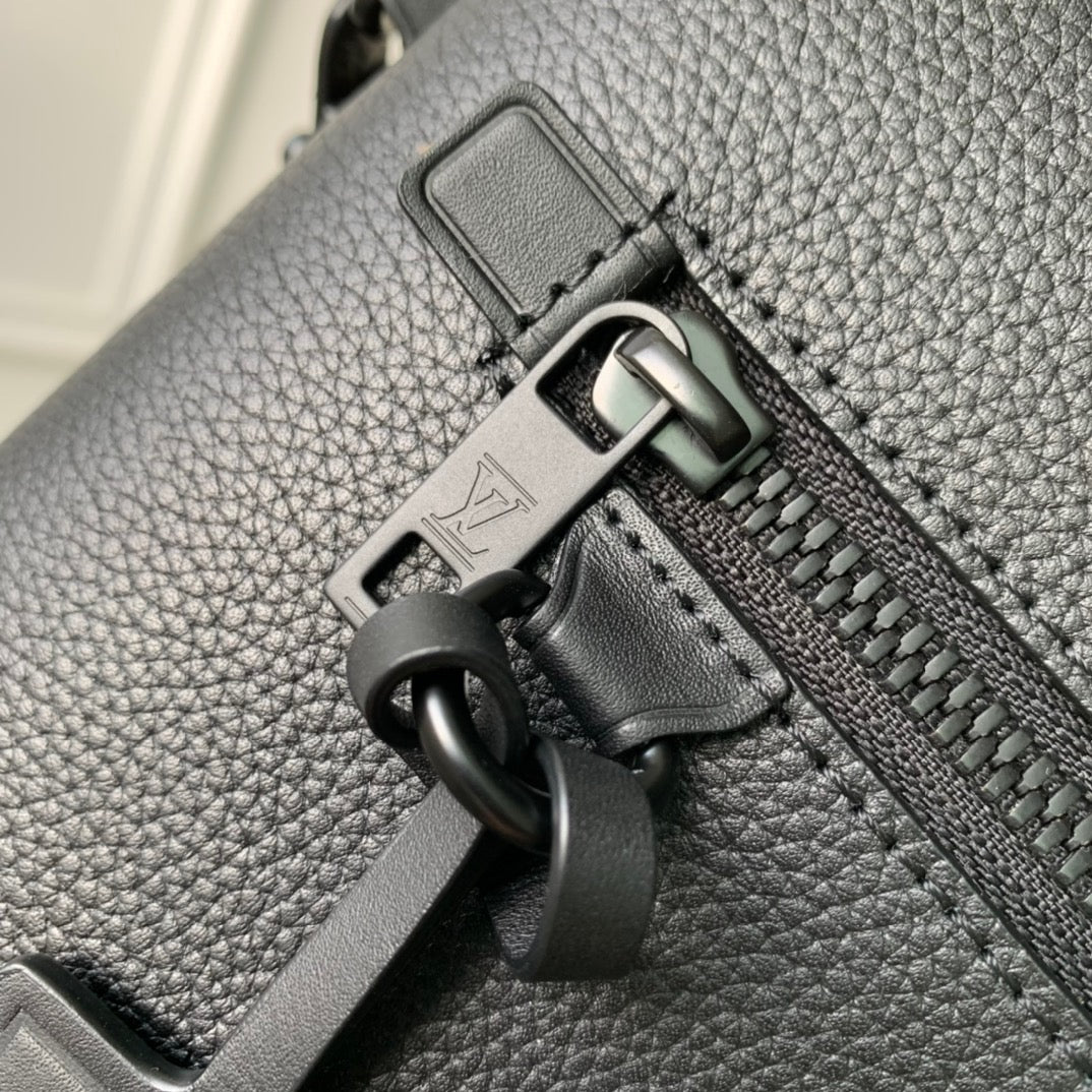 LOU TAKEOFF POUCH