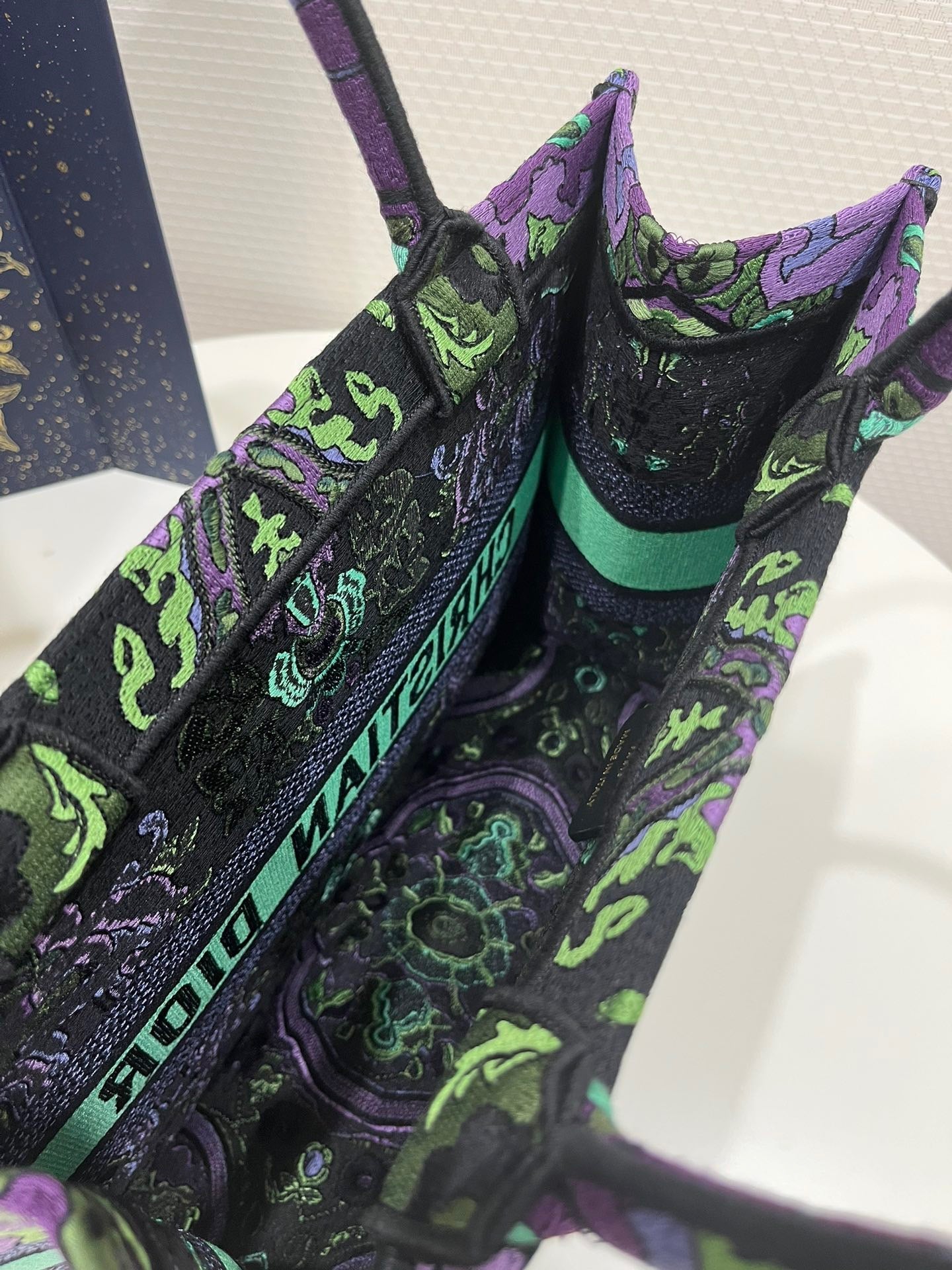 CD MEDIUM BOOK TOTE BAG