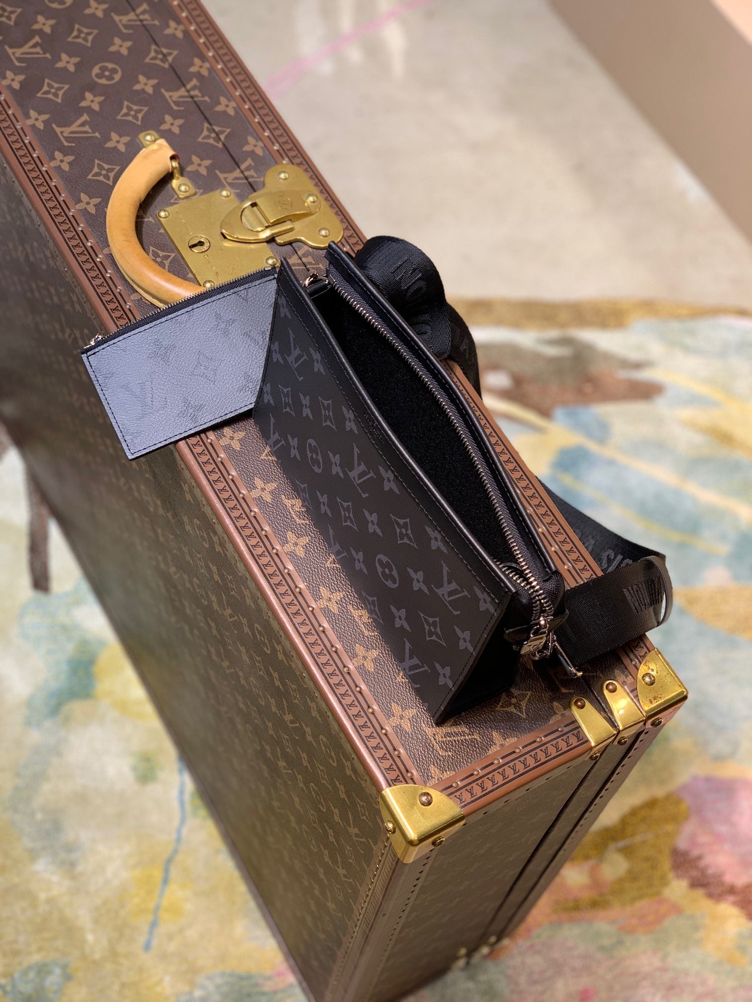 LOU GASTON WEARABLE WALLET
