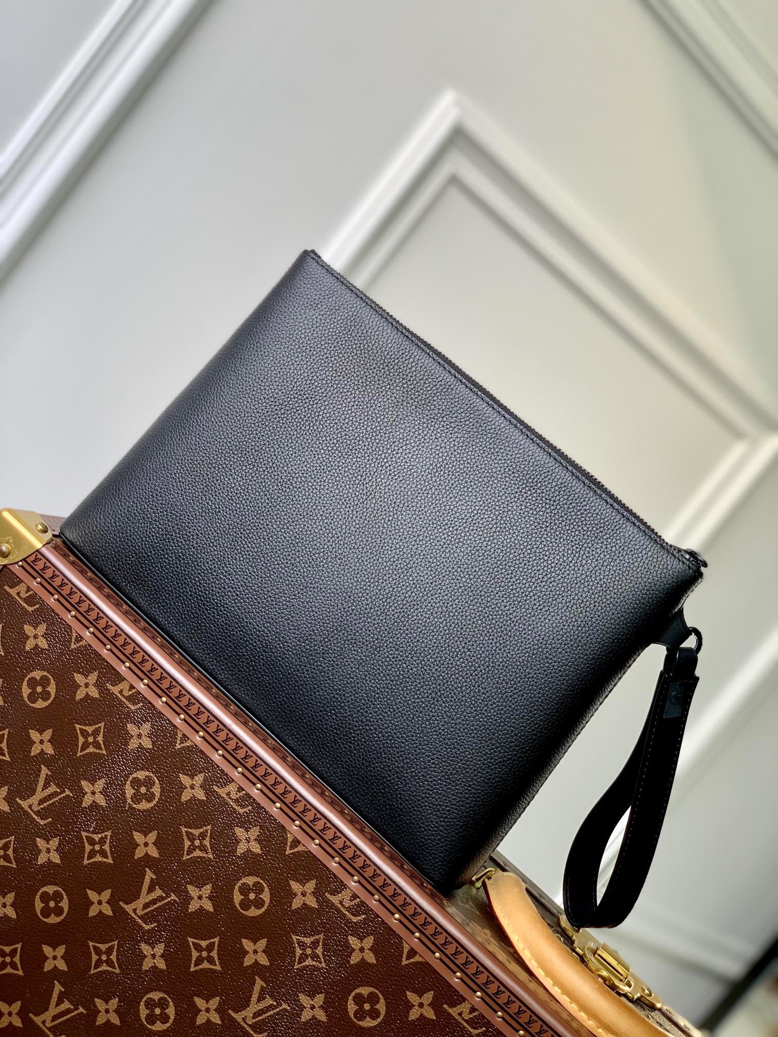 LOU TAKEOFF POUCH