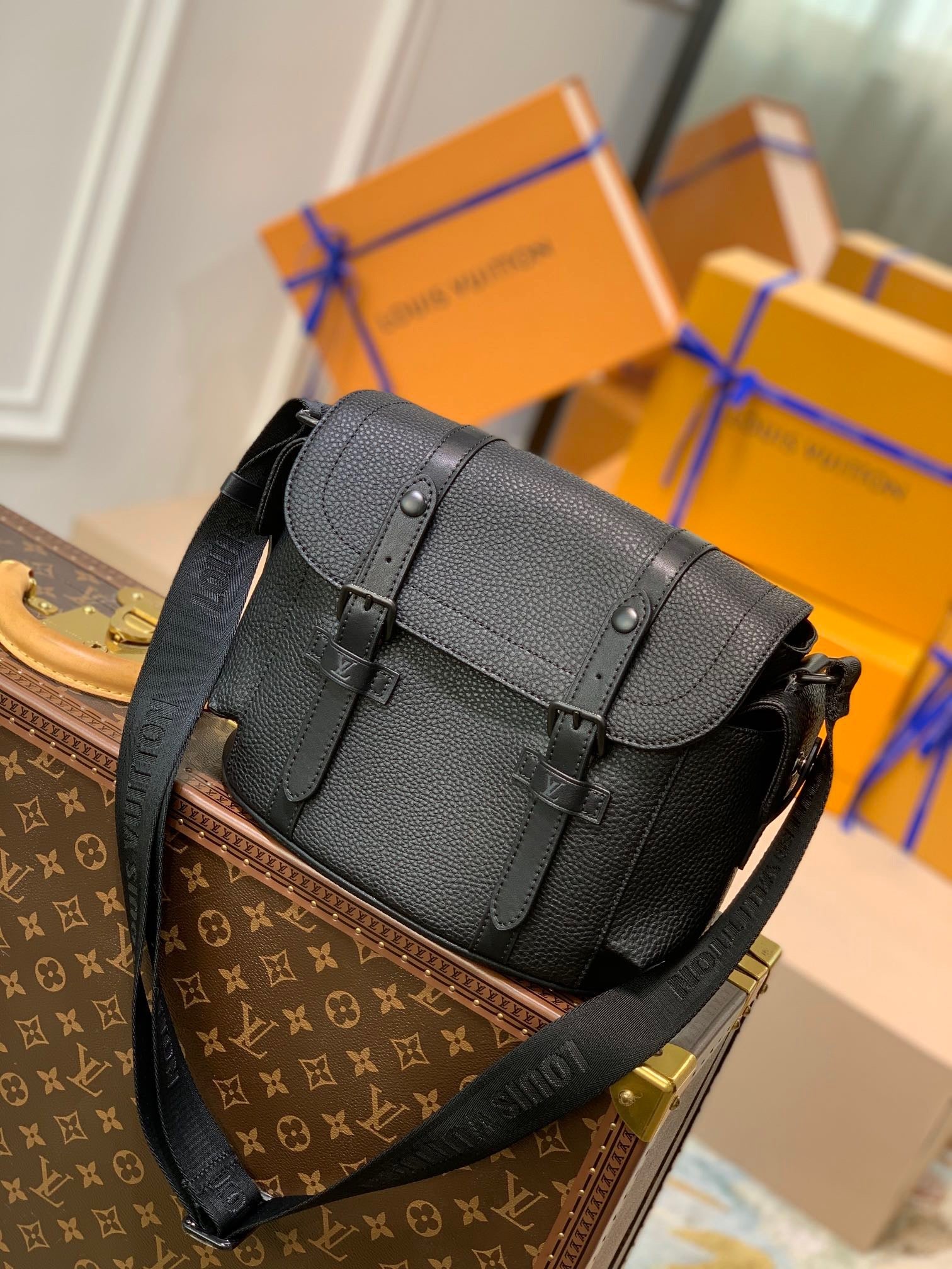 LOU CHRISTOPHER MESSENGER BAG