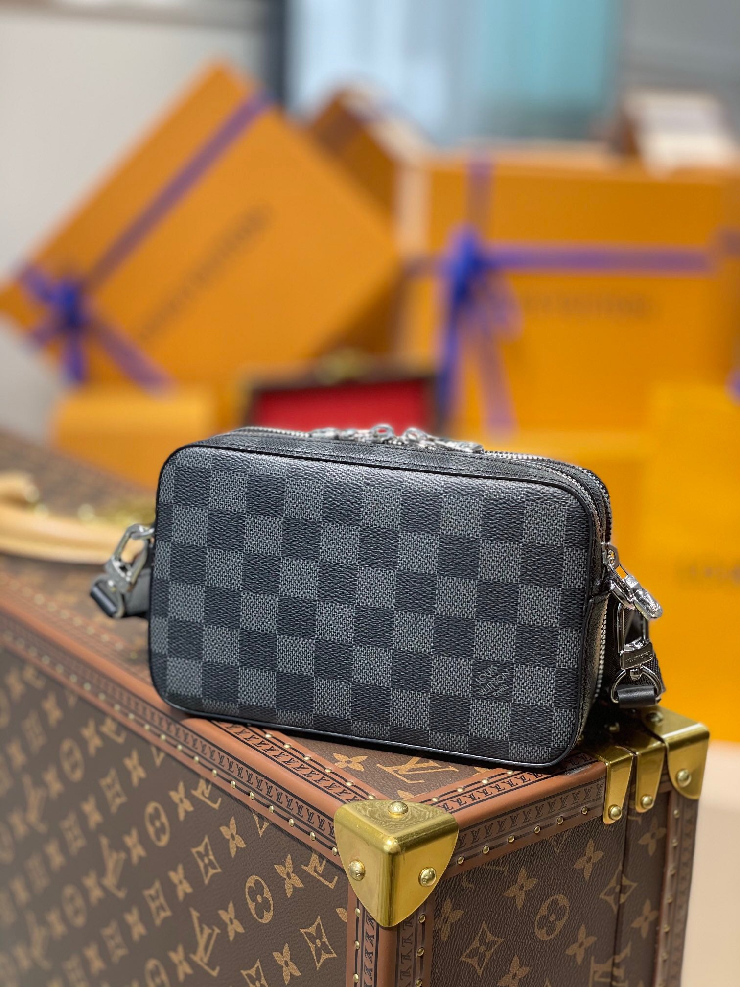 LOU ALPHA WEARABLE WALLET