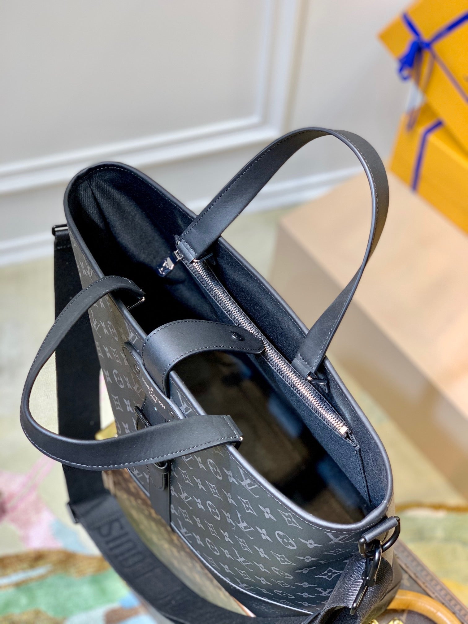 LOU SAUMUR TOTE