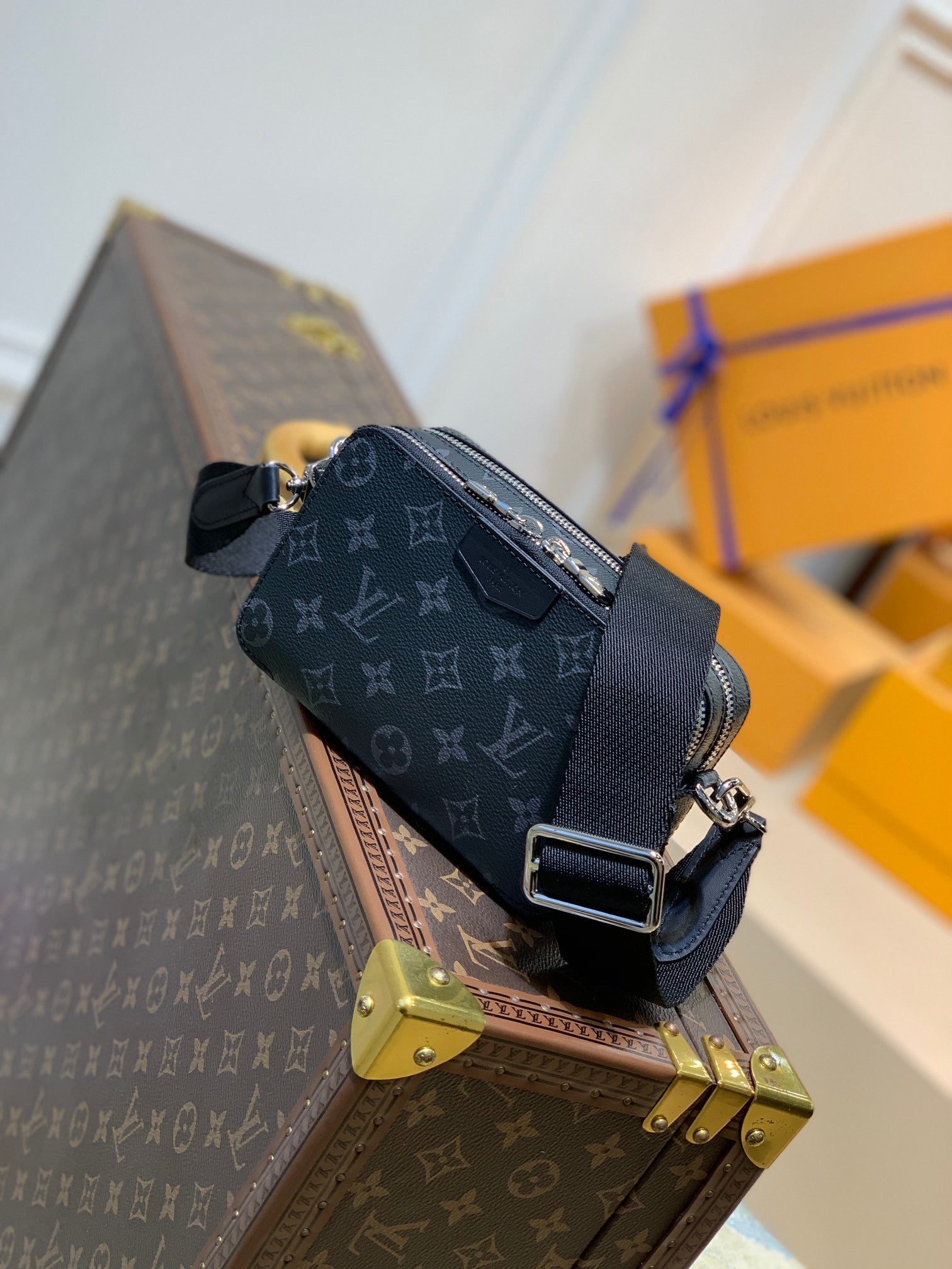 LOU ALPHA WEARABLE WALLET