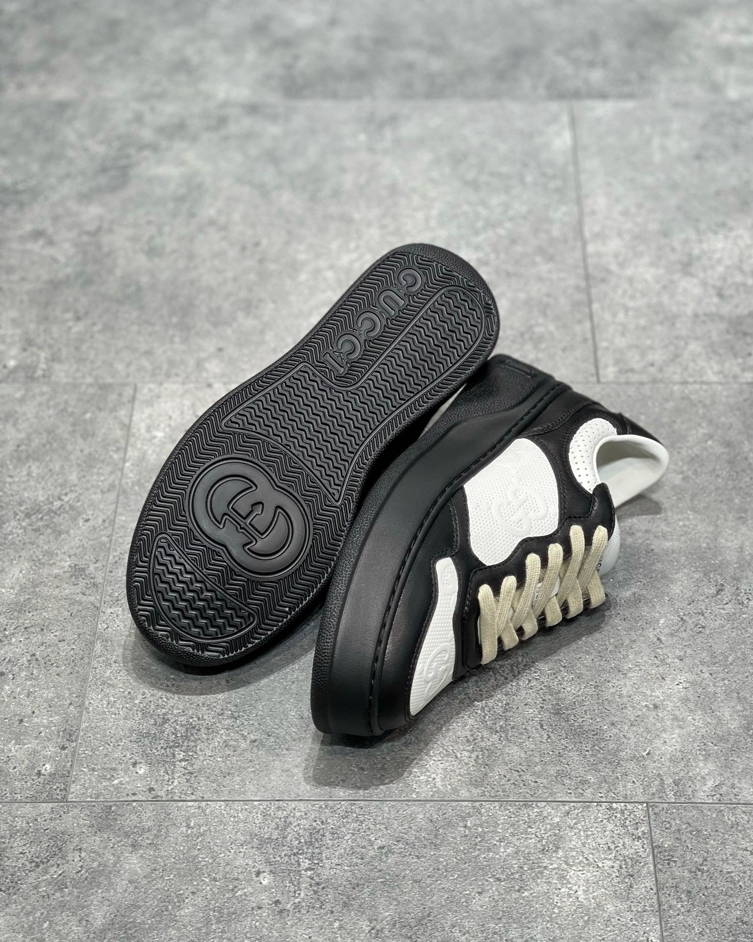 GG EMBOSSED SNEAKER