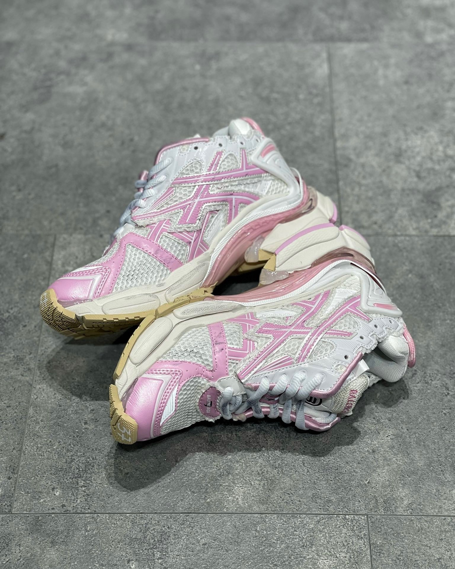 BAL RUNNER TRAINERS