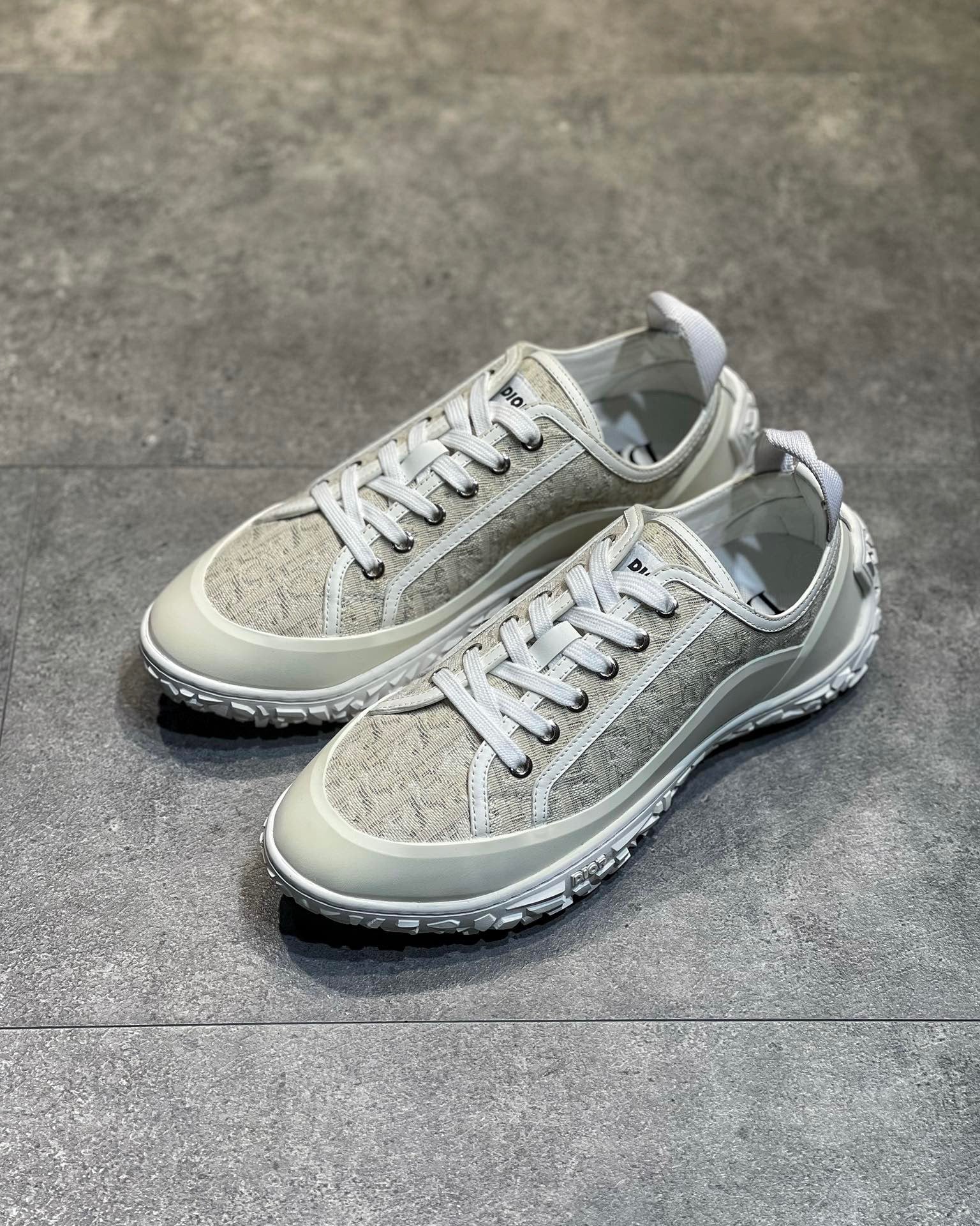 CD B28 SNEAKERS