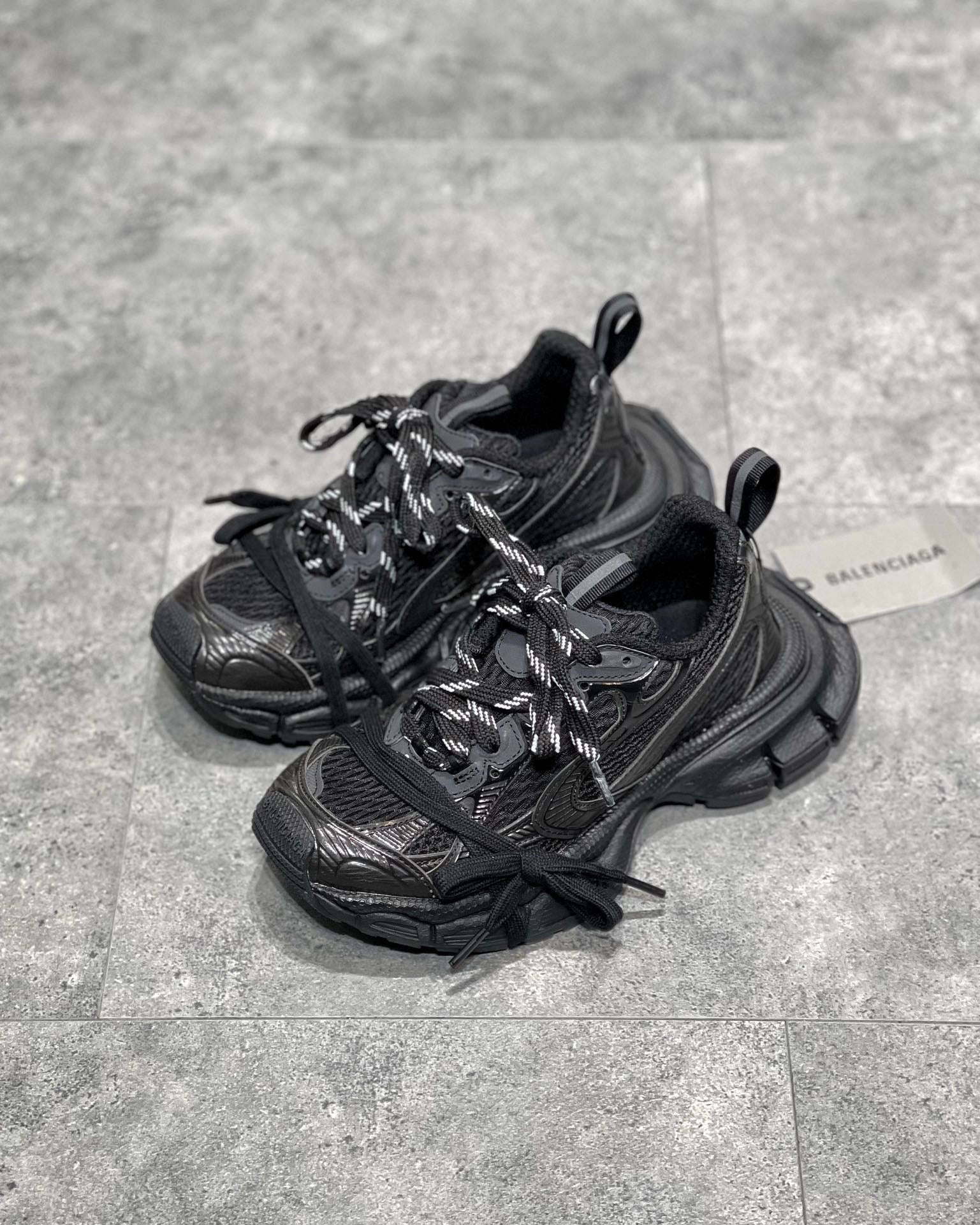 BAL 3XL TRAINERS
